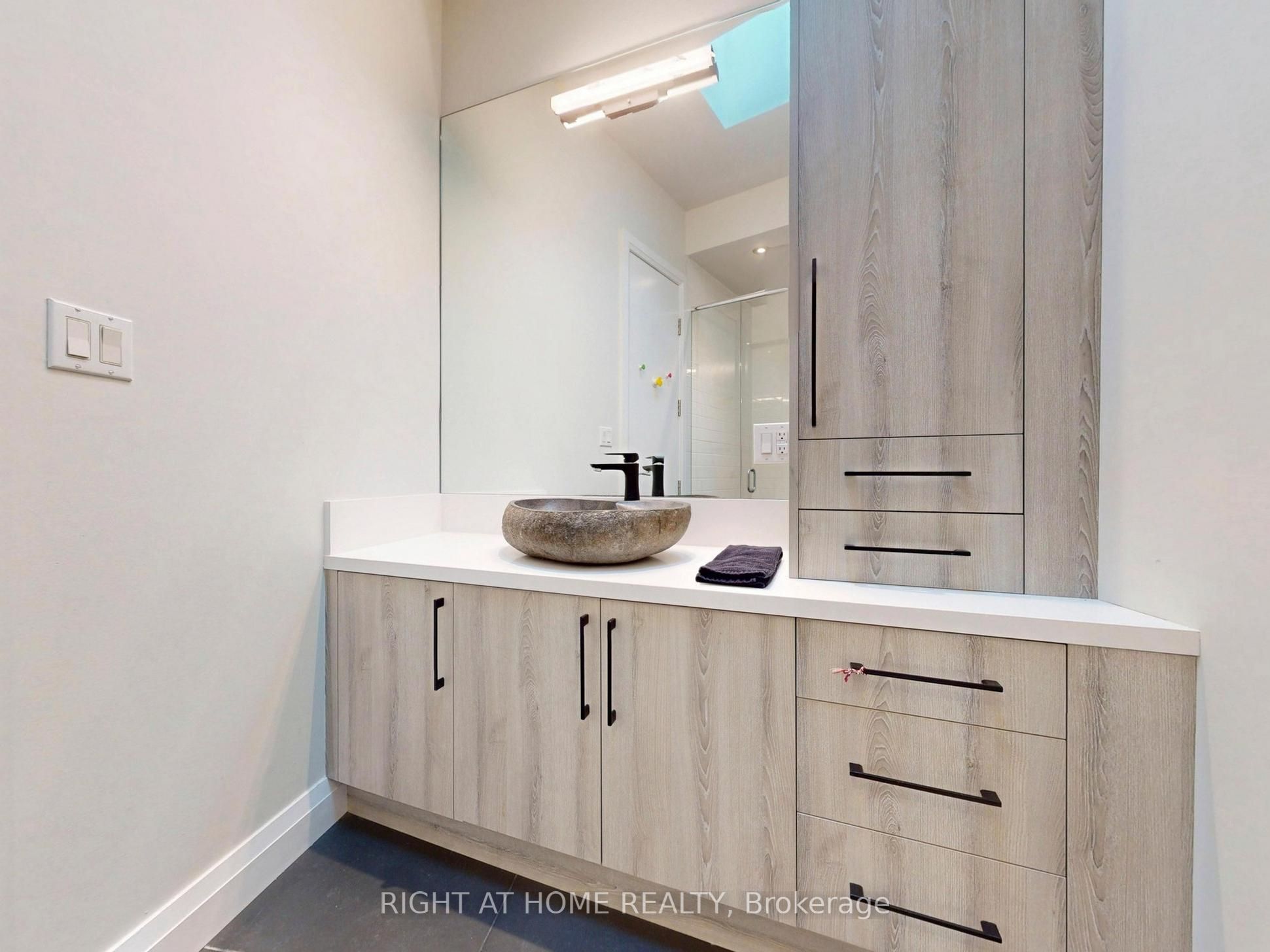 386 Rosewell Avenue Property Photo 20