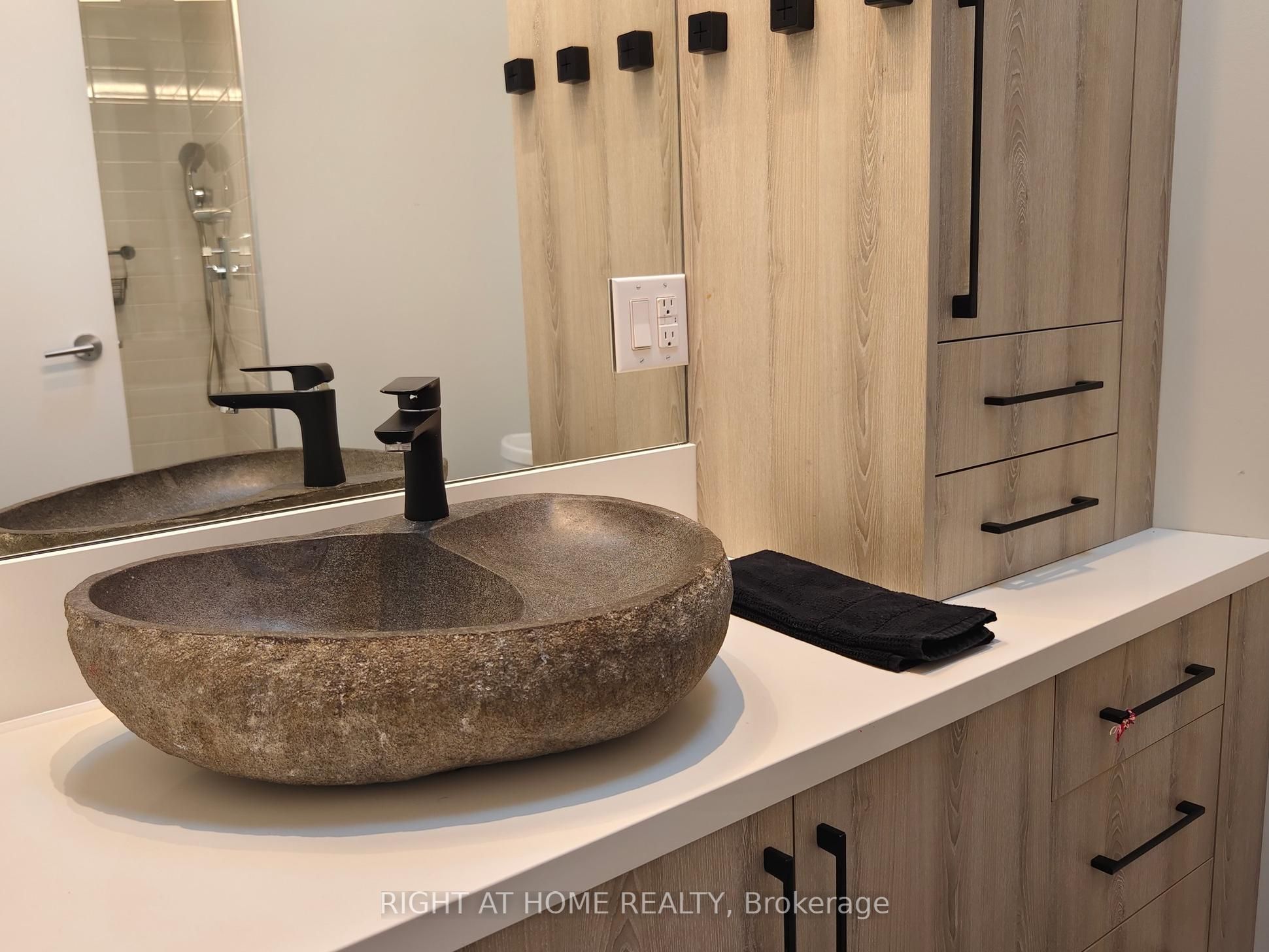 386 Rosewell Avenue Property Photo 21