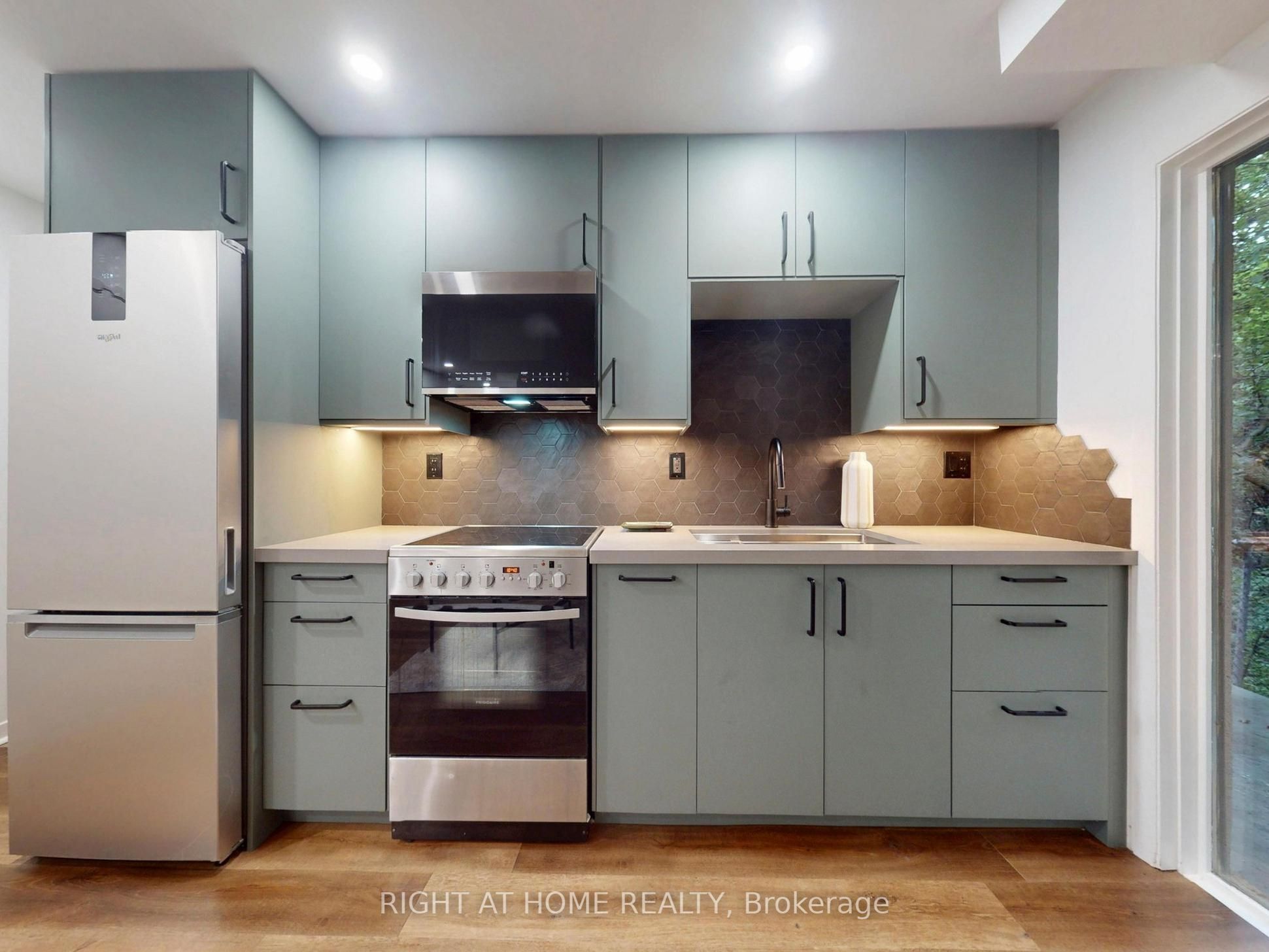 386 Rosewell Avenue Property Photo 27