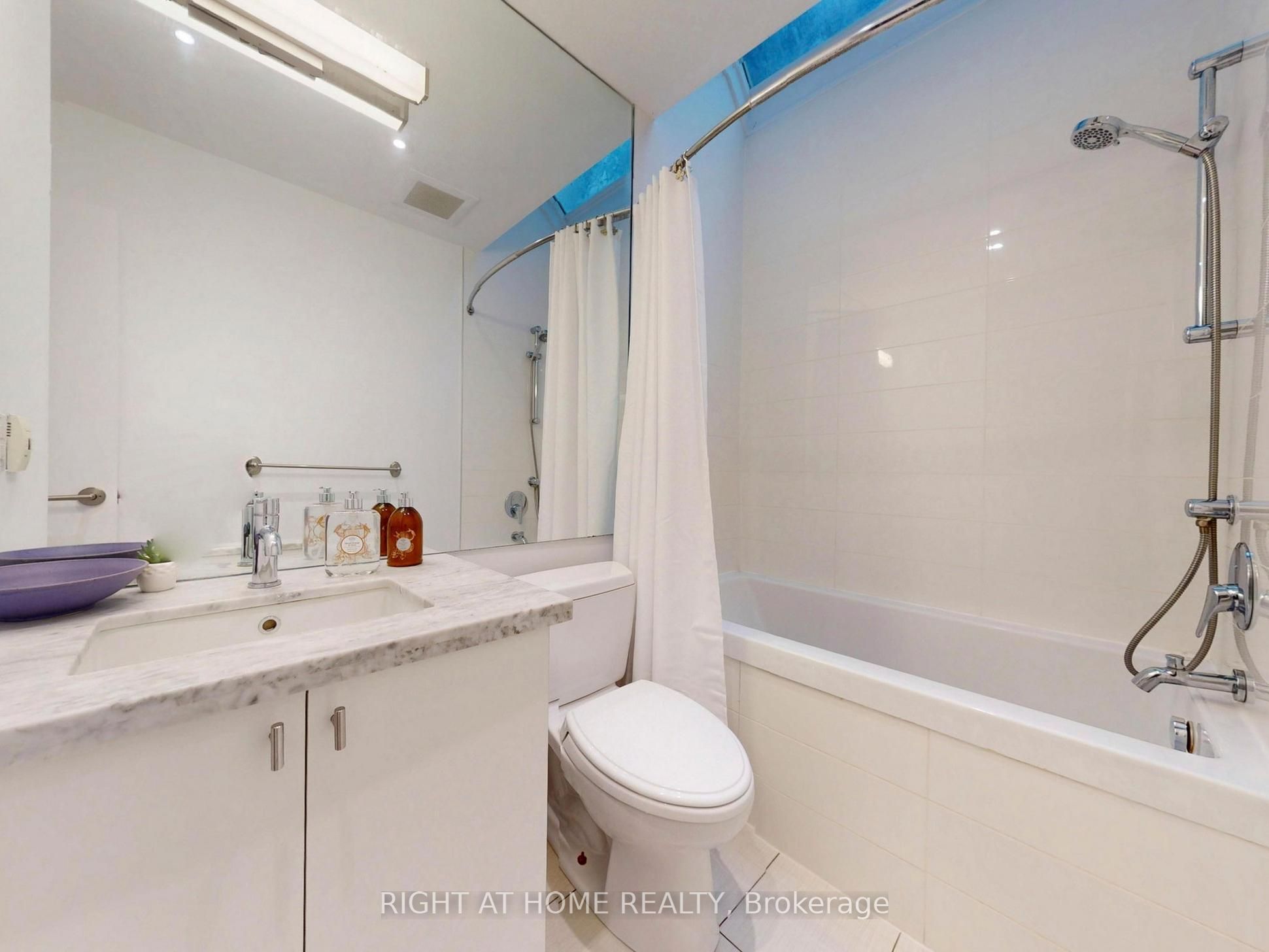 386 Rosewell Avenue Property Photo 32