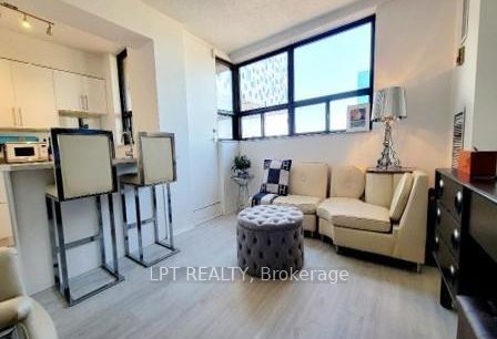 105 Mccaul Street 701 Property Photo 2