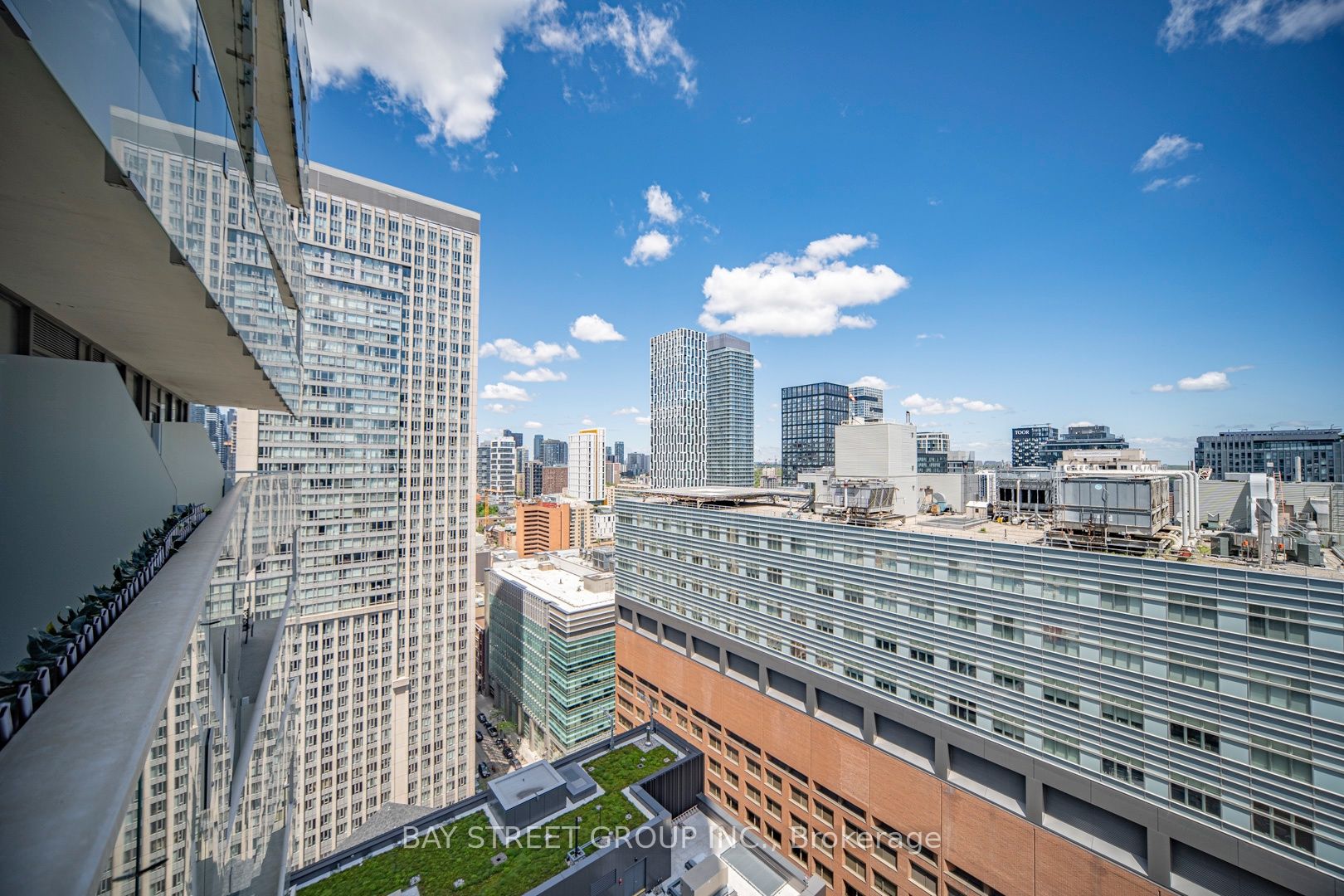197 Yonge Street 2204 Property Photo 1