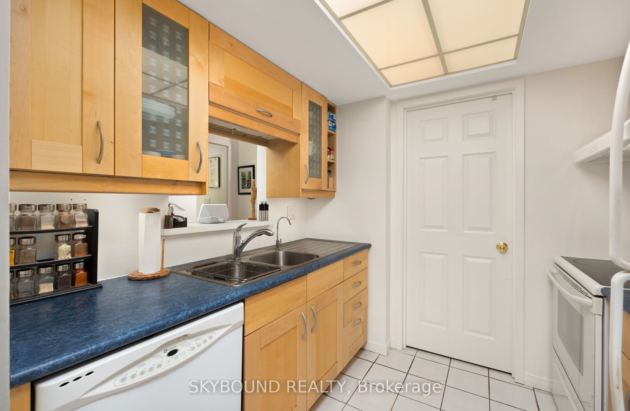 5 Concorde Place 2706 Property Photo 4