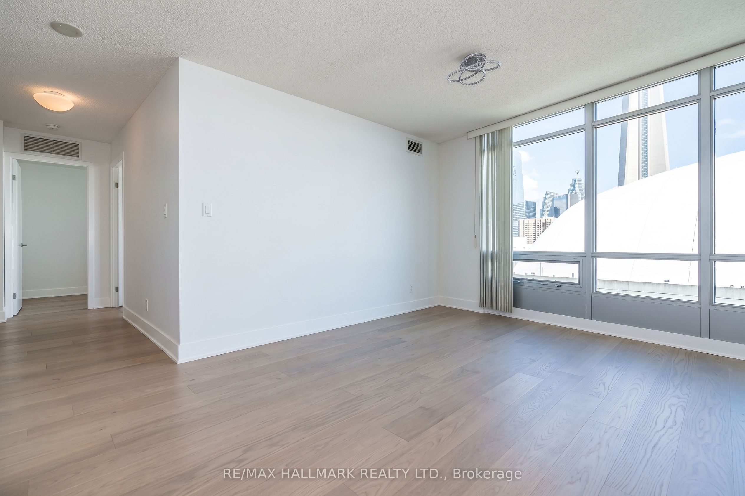 81 Navy Wharf Court 2003 Property Photo 13