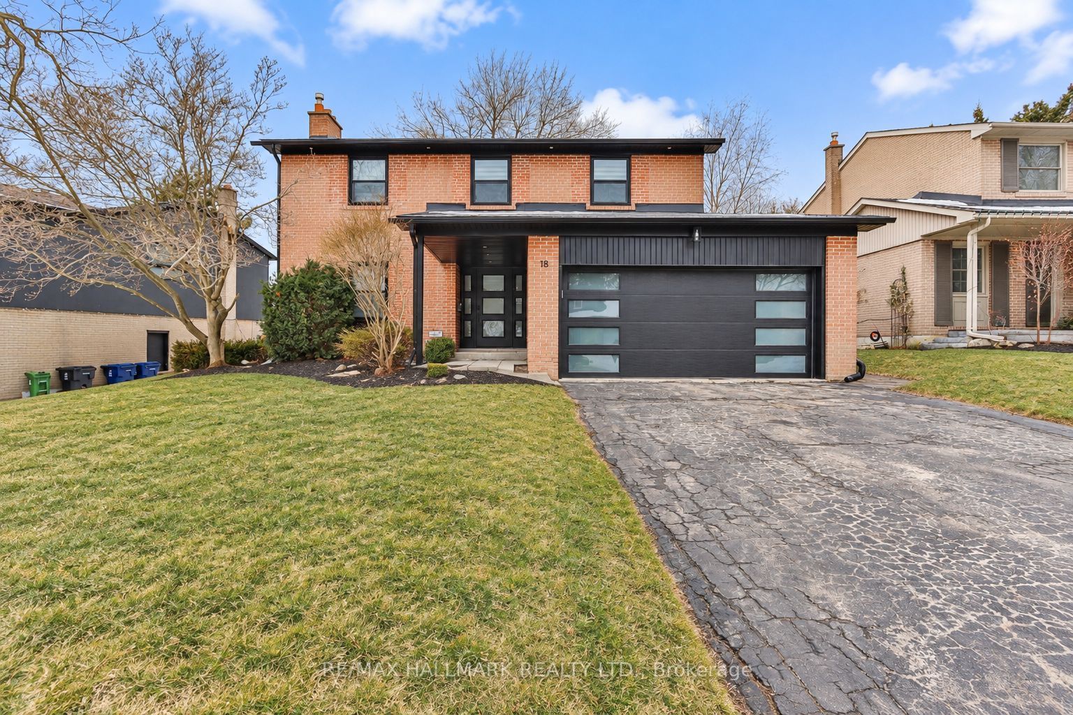 18 Aldenham Crescent Lower Property Photo 1