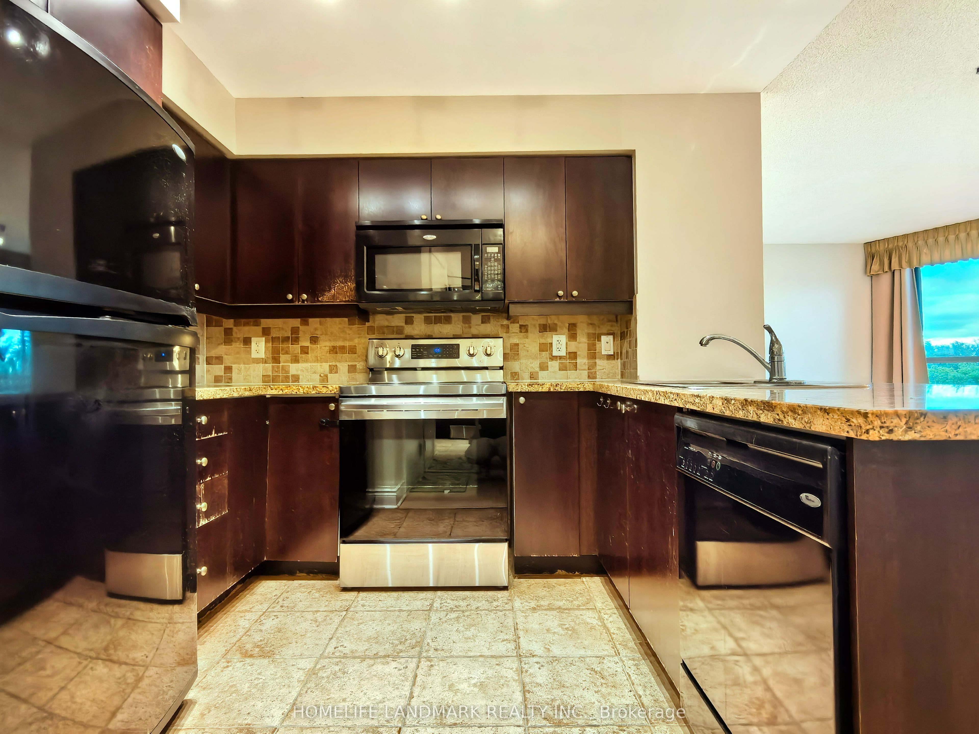 15 Greenview Avenue 406 Property Photo 4
