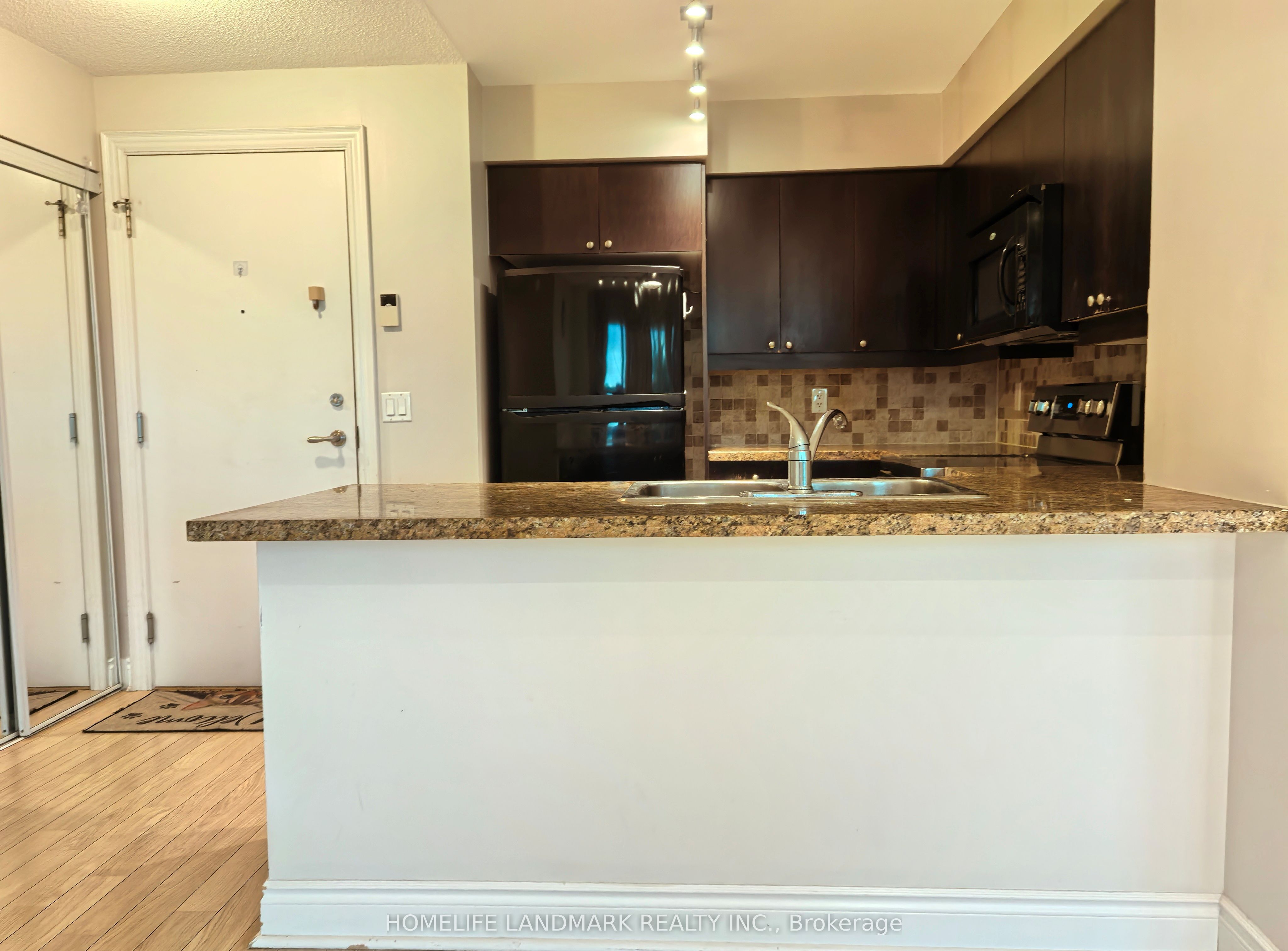 15 Greenview Avenue 406 Property Photo 6