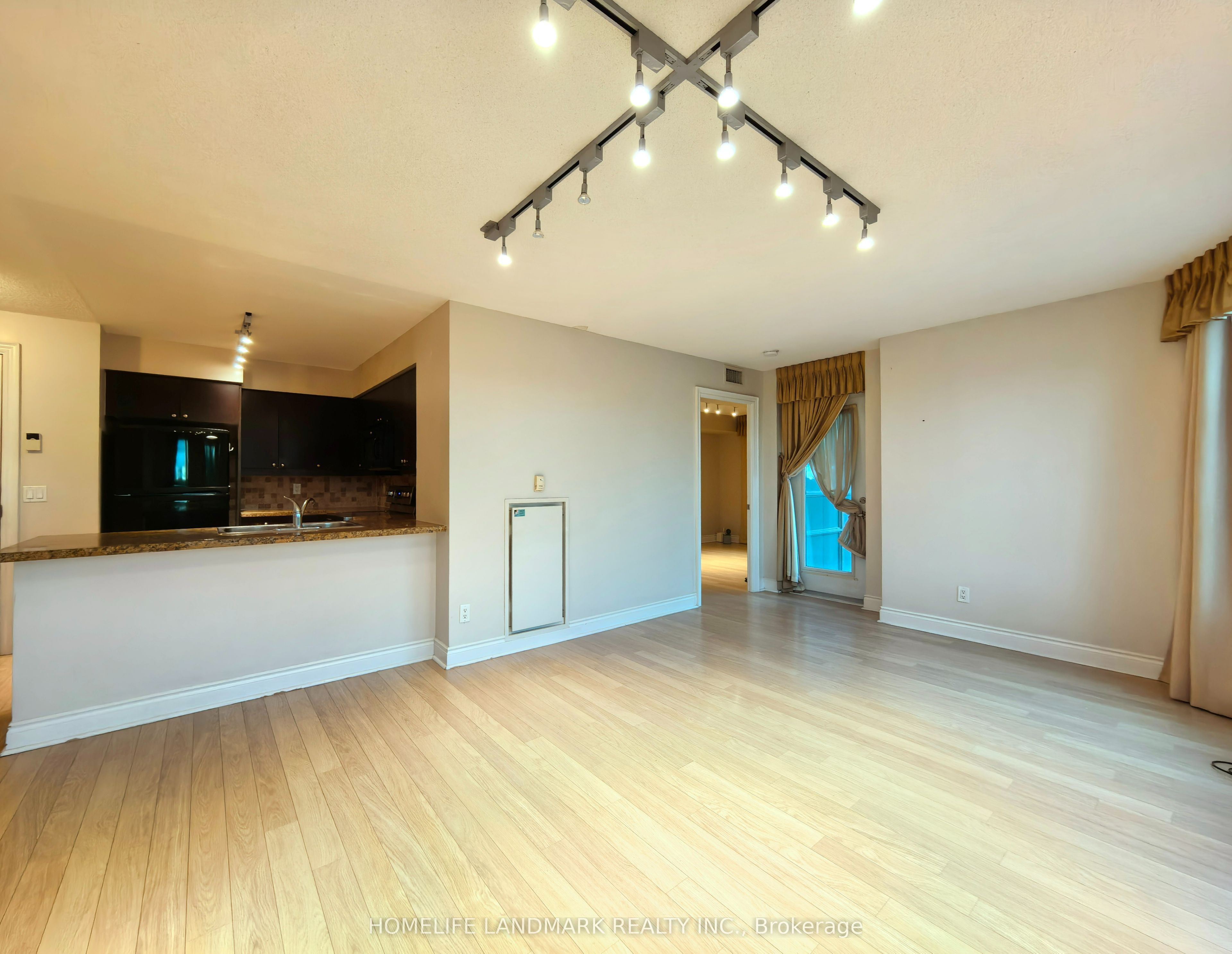 15 Greenview Avenue 406 Property Photo 7