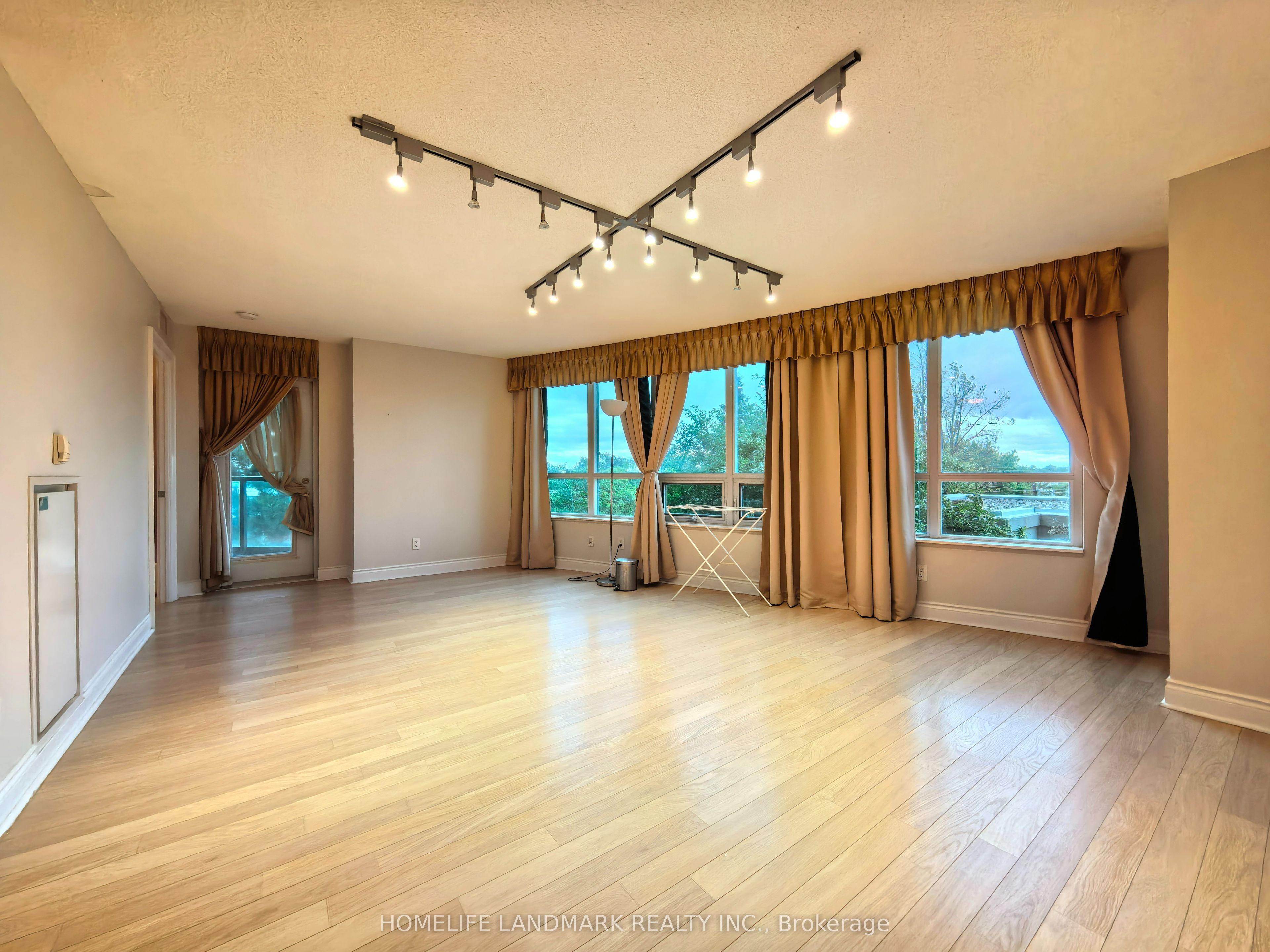 15 Greenview Avenue 406 Property Photo 8