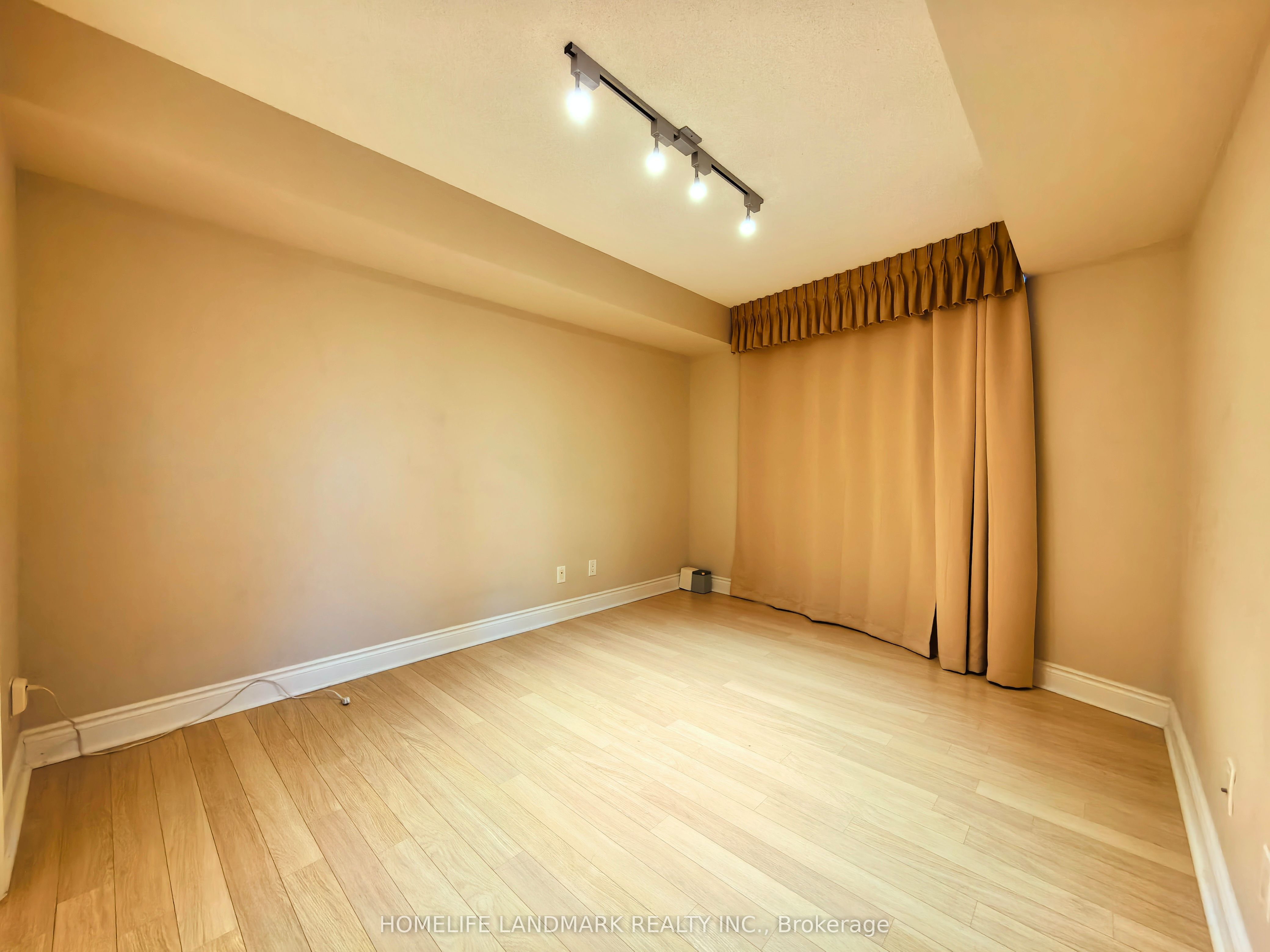 15 Greenview Avenue 406 Property Photo 9