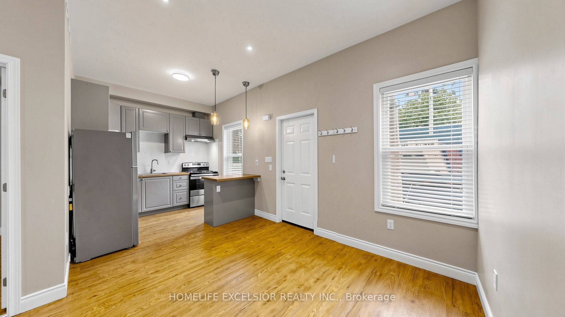 250 Shuter Street Property Photo 3