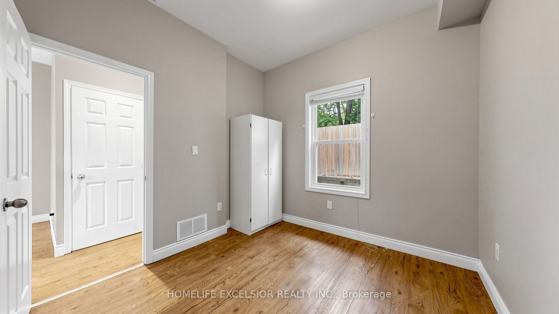 250 Shuter Street Property Photo 8