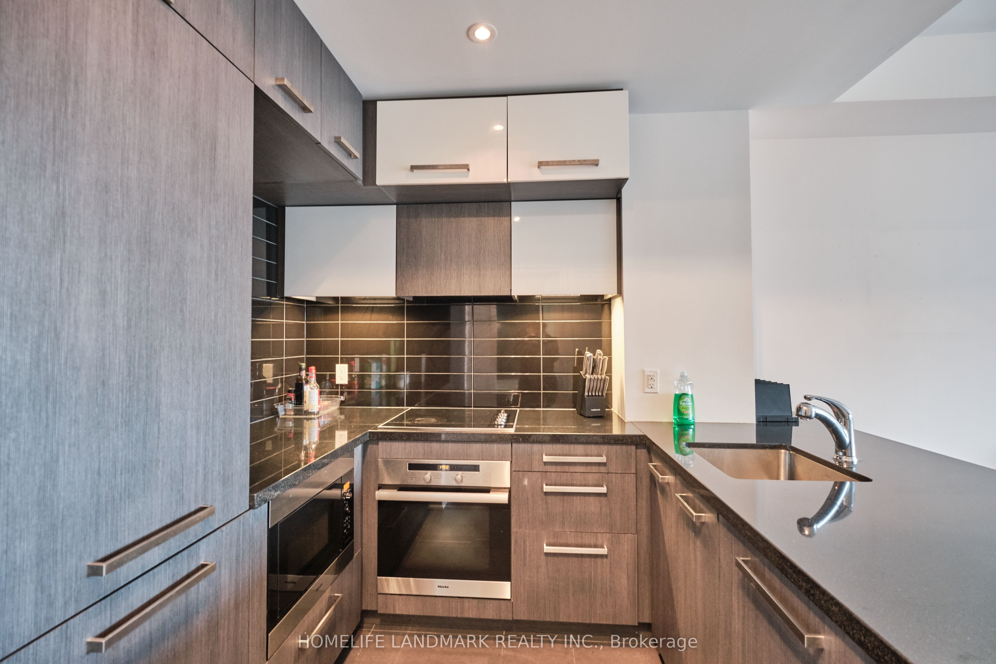 8 The Esplanade 2910 Property Photo 3