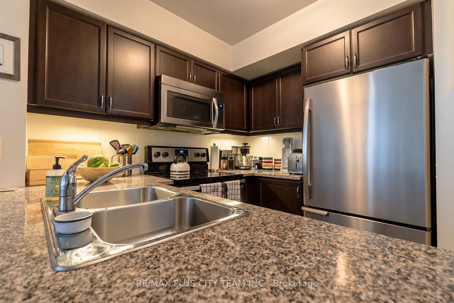19 Grand Trunk Crescent 1103 Property Photo 8