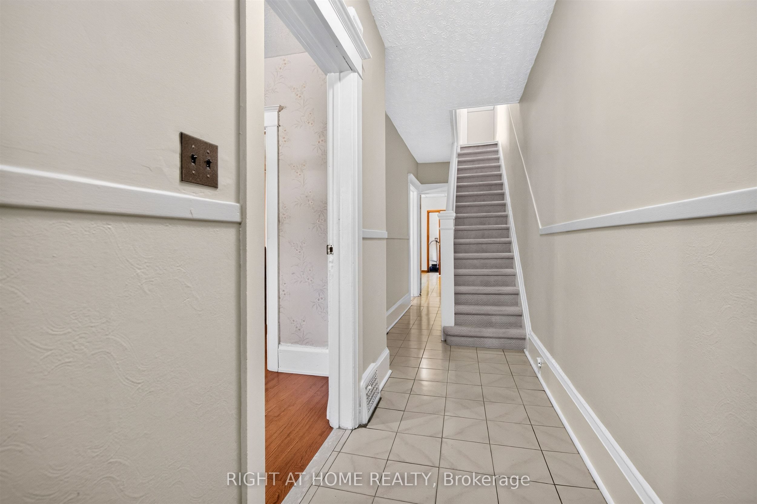 431 Lansdowne Avenue Property Photo 5