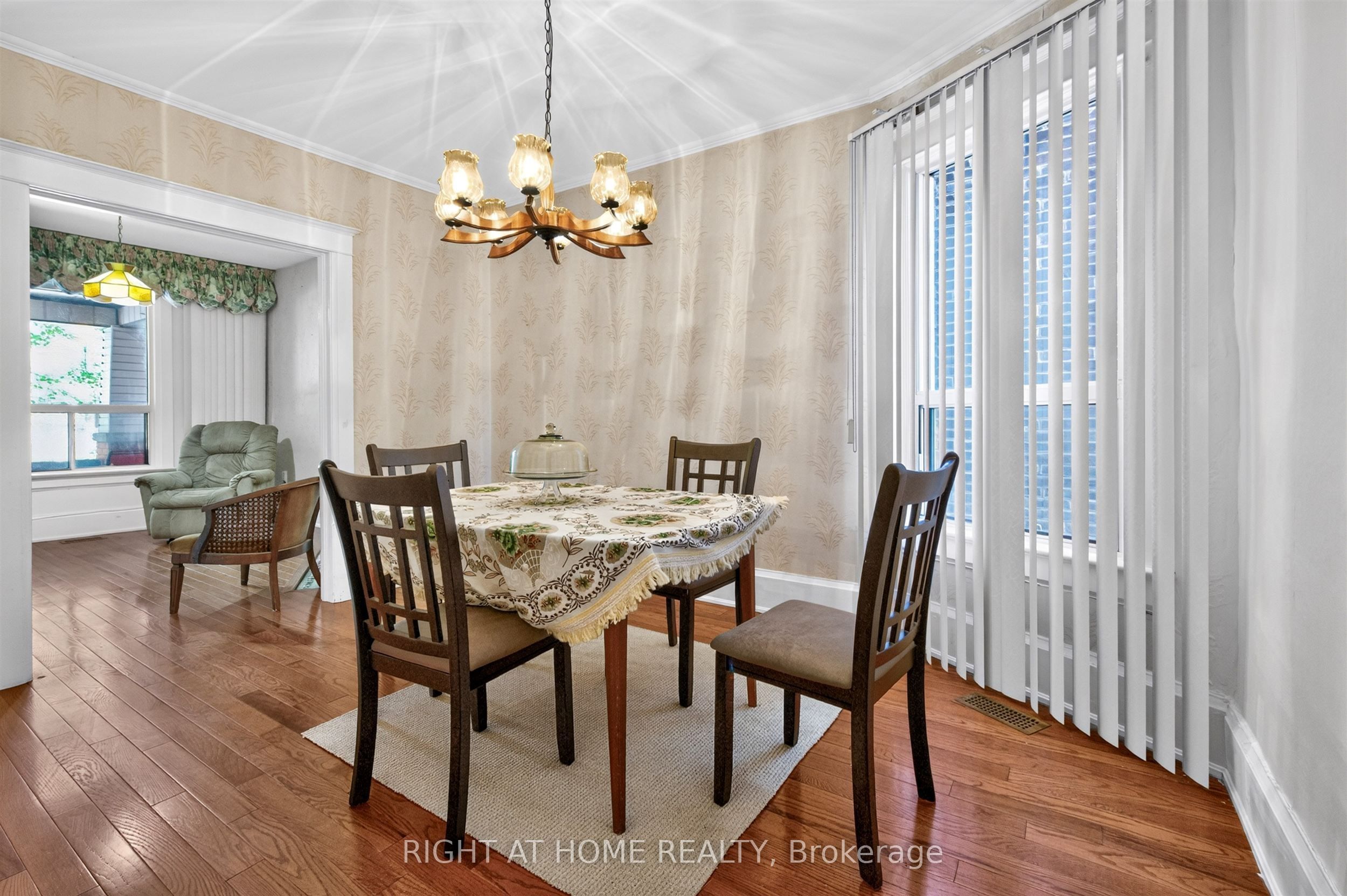 431 Lansdowne Avenue Property Photo 9