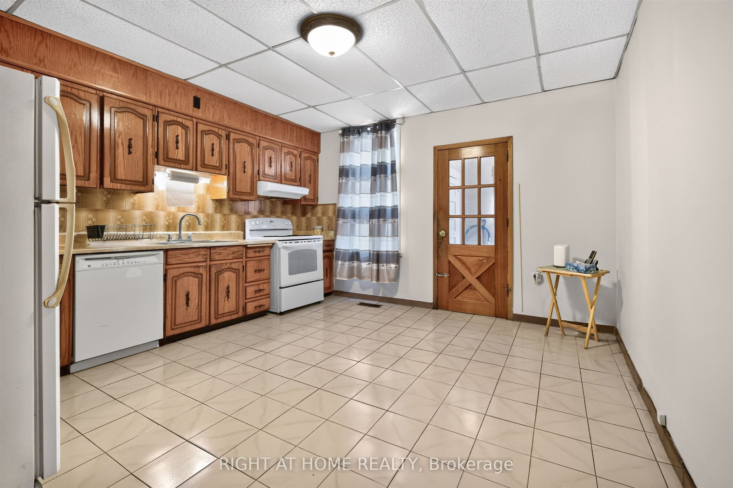 431 Lansdowne Avenue Property Photo 10