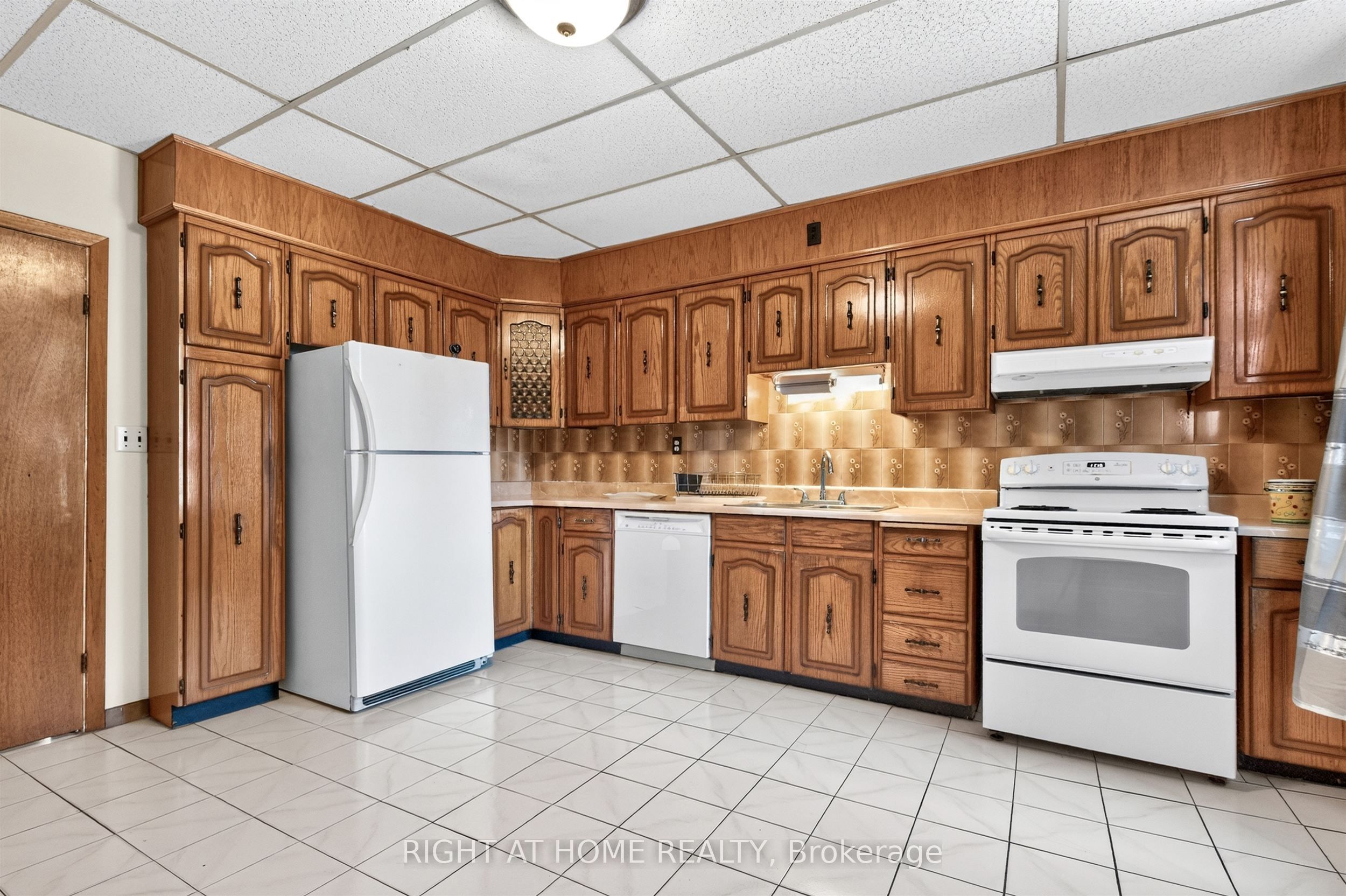 431 Lansdowne Avenue Property Photo 11