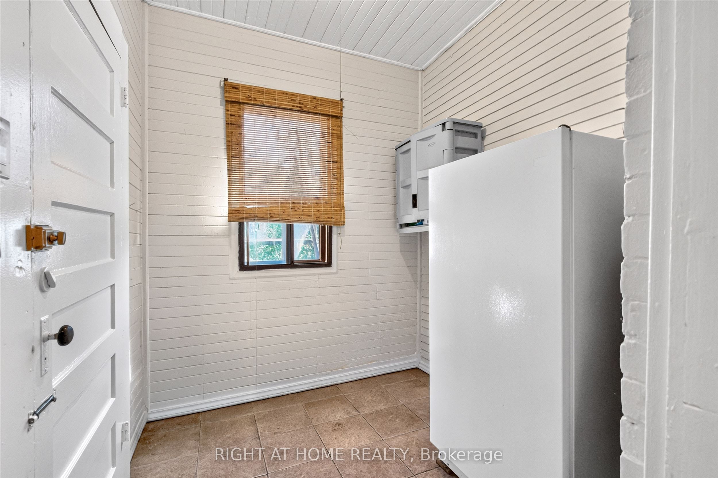 431 Lansdowne Avenue Property Photo 13