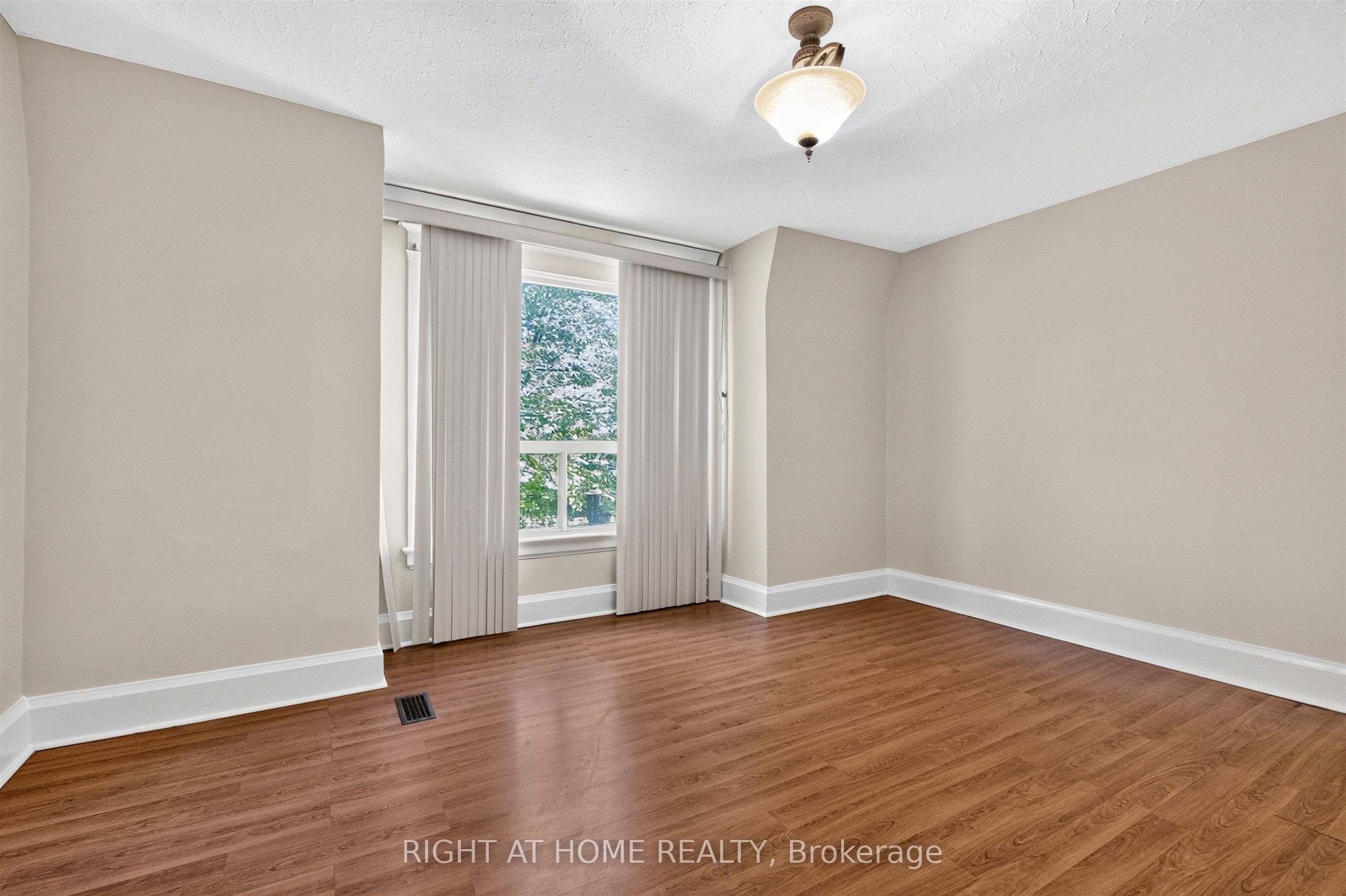 431 Lansdowne Avenue Property Photo 16