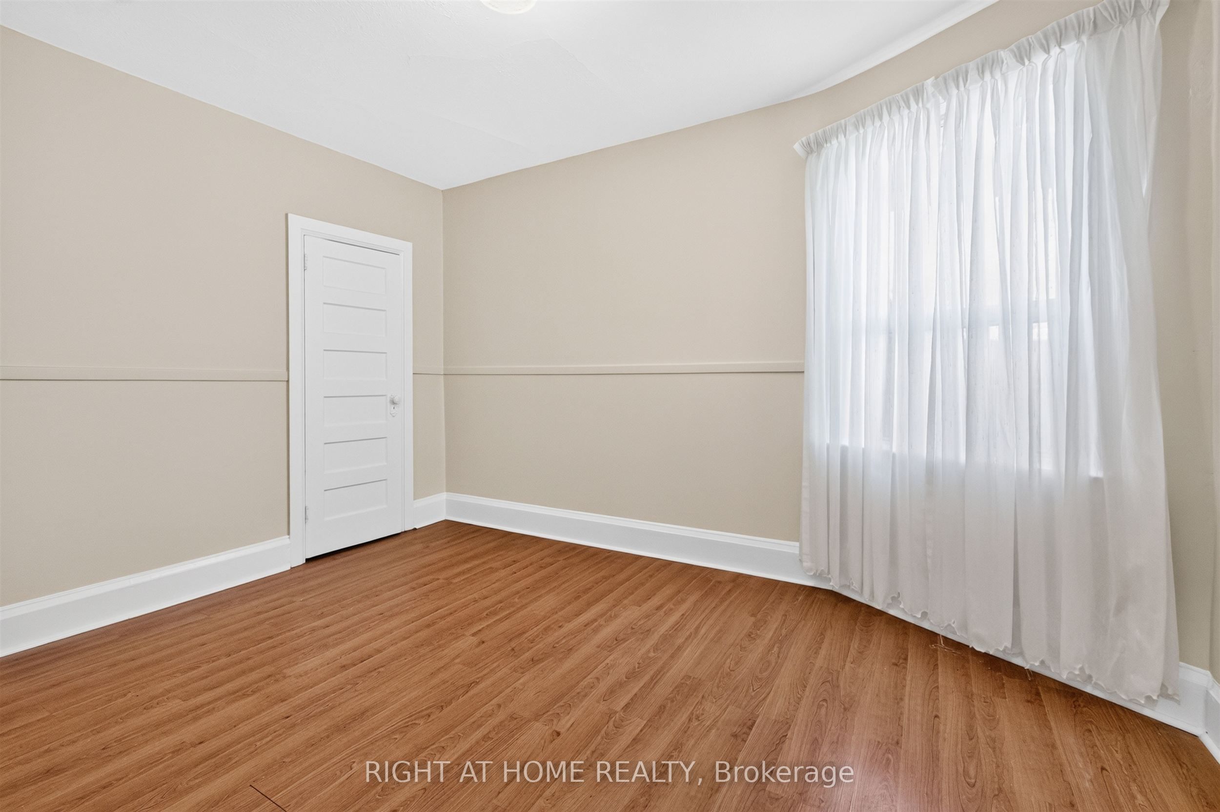 431 Lansdowne Avenue Property Photo 17