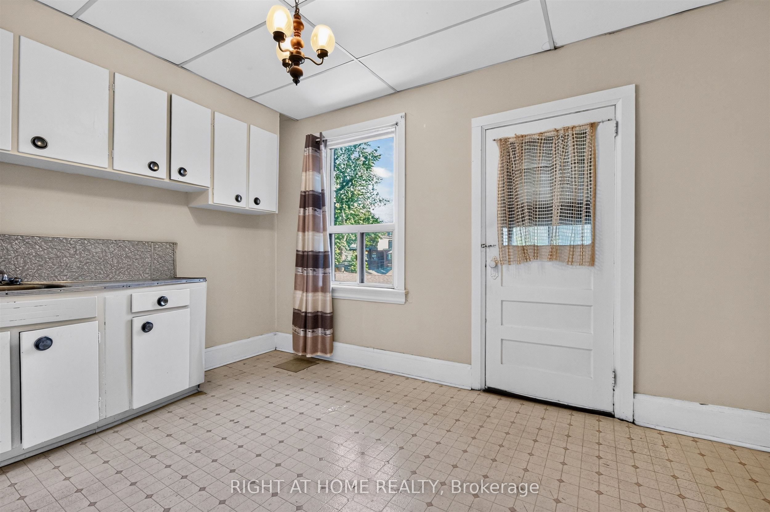 431 Lansdowne Avenue Property Photo 18