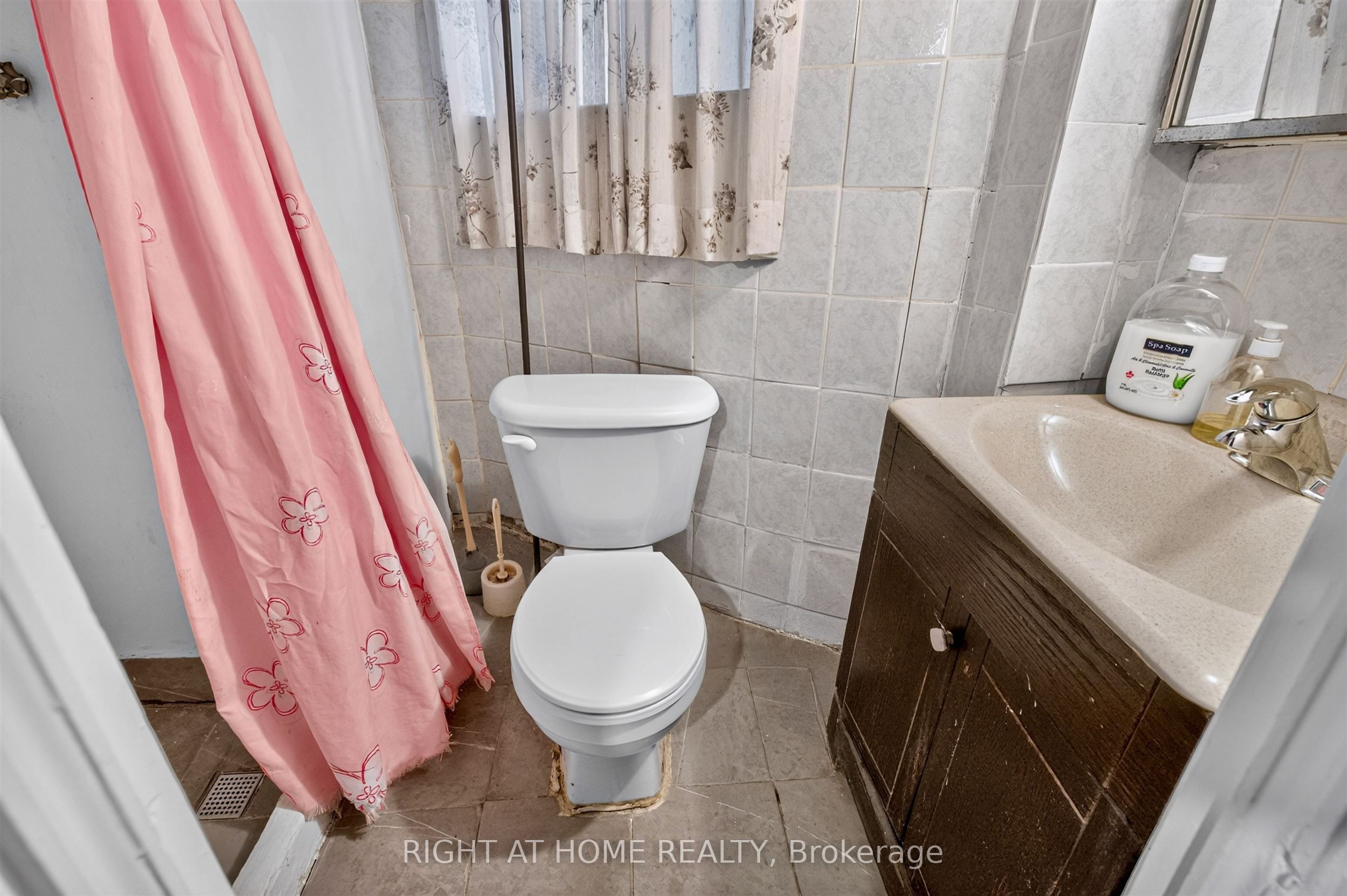 431 Lansdowne Avenue Property Photo 23
