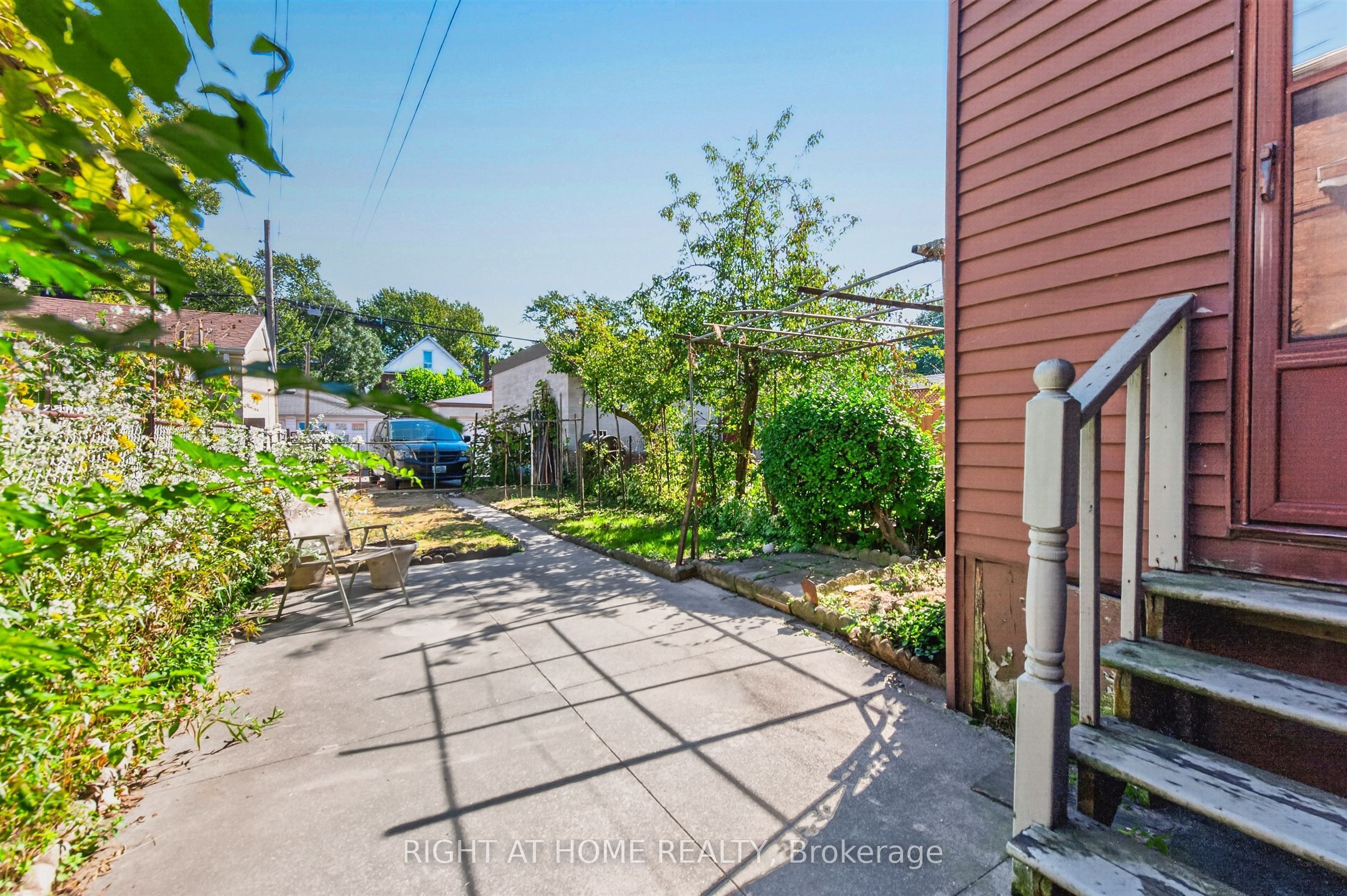 431 Lansdowne Avenue Property Photo 24