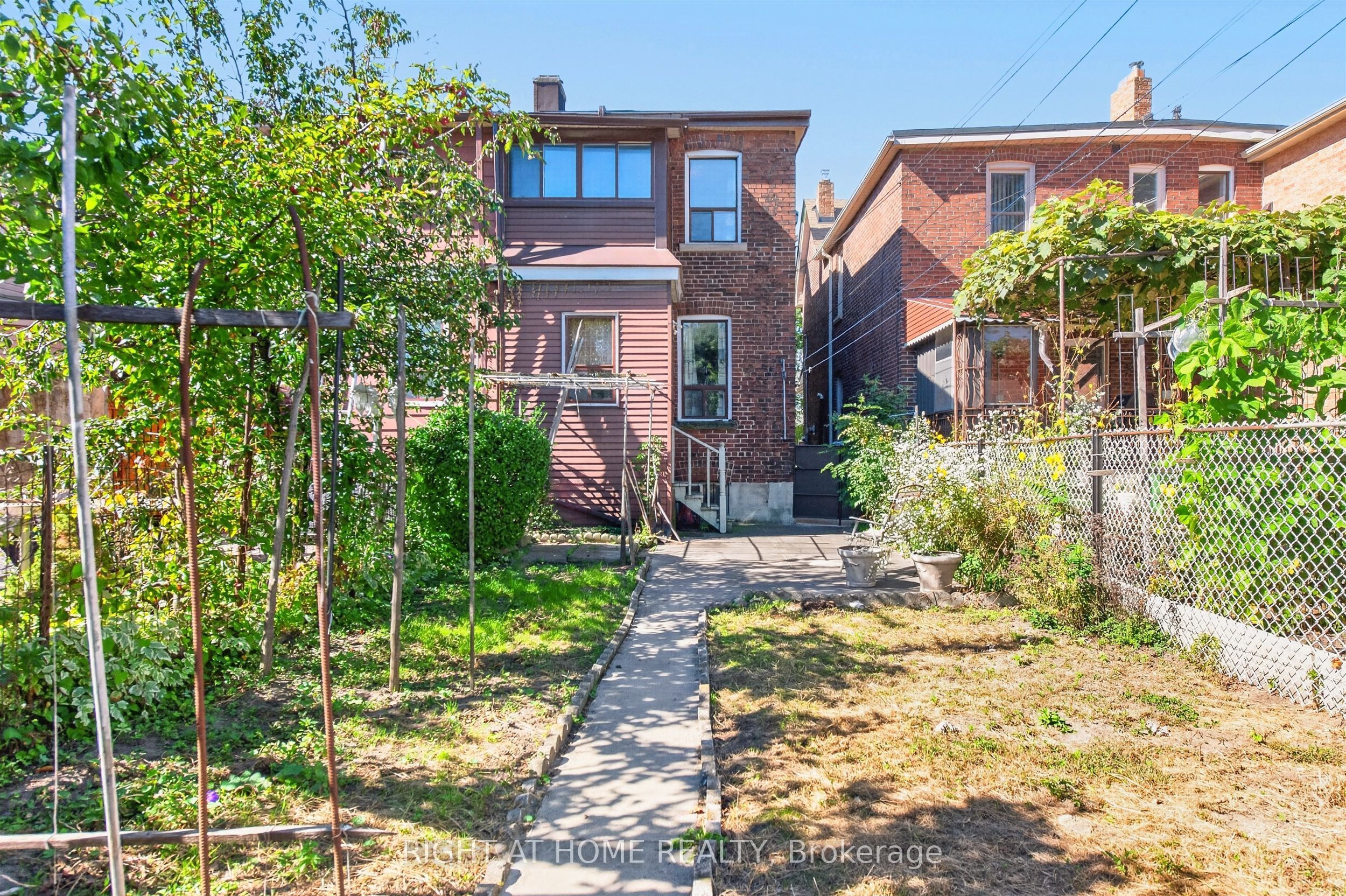 431 Lansdowne Avenue Property Photo 25