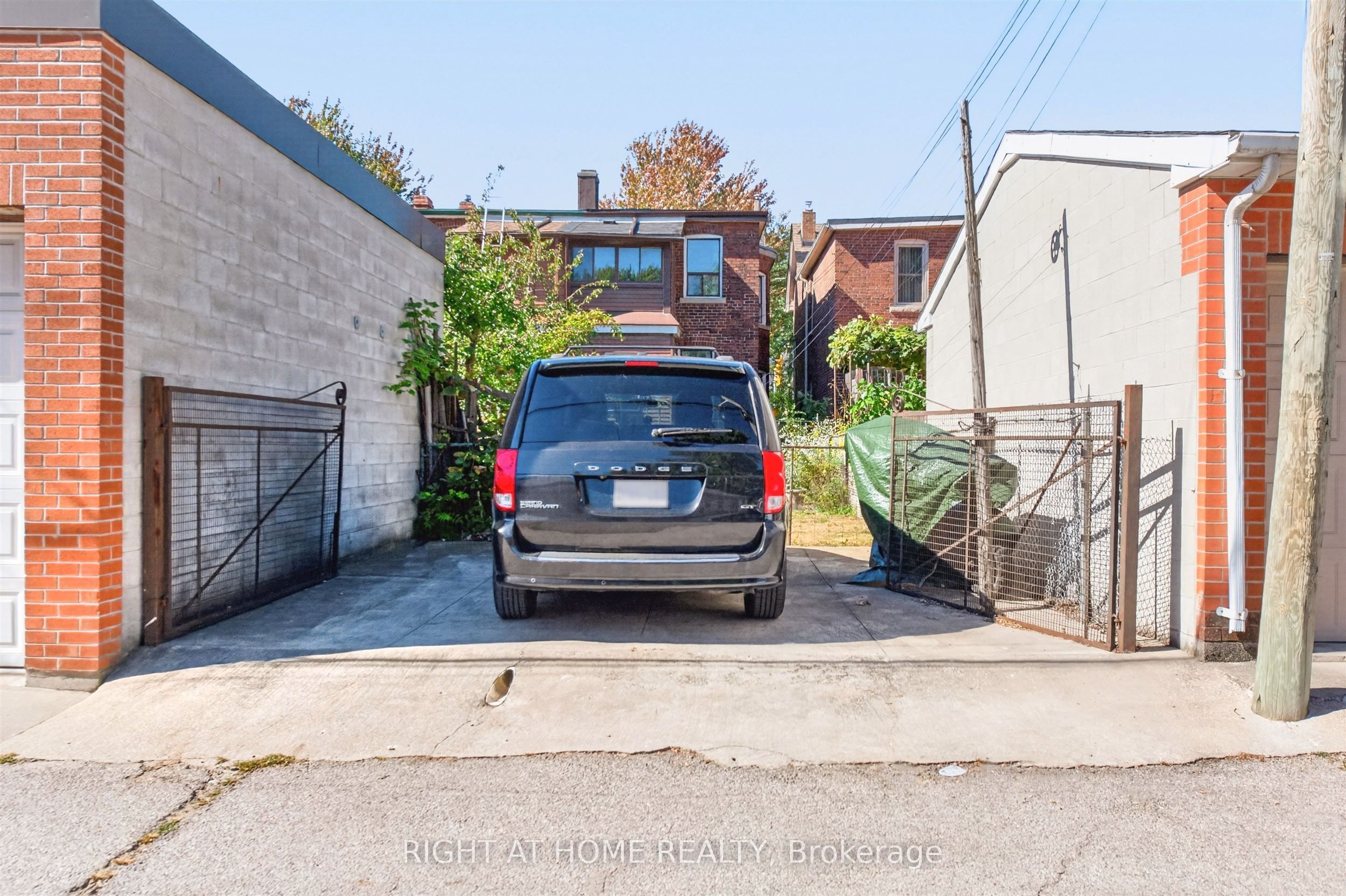 431 Lansdowne Avenue Property Photo 26