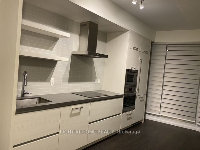 2221 Yonge Street 1205 Property Photo 1