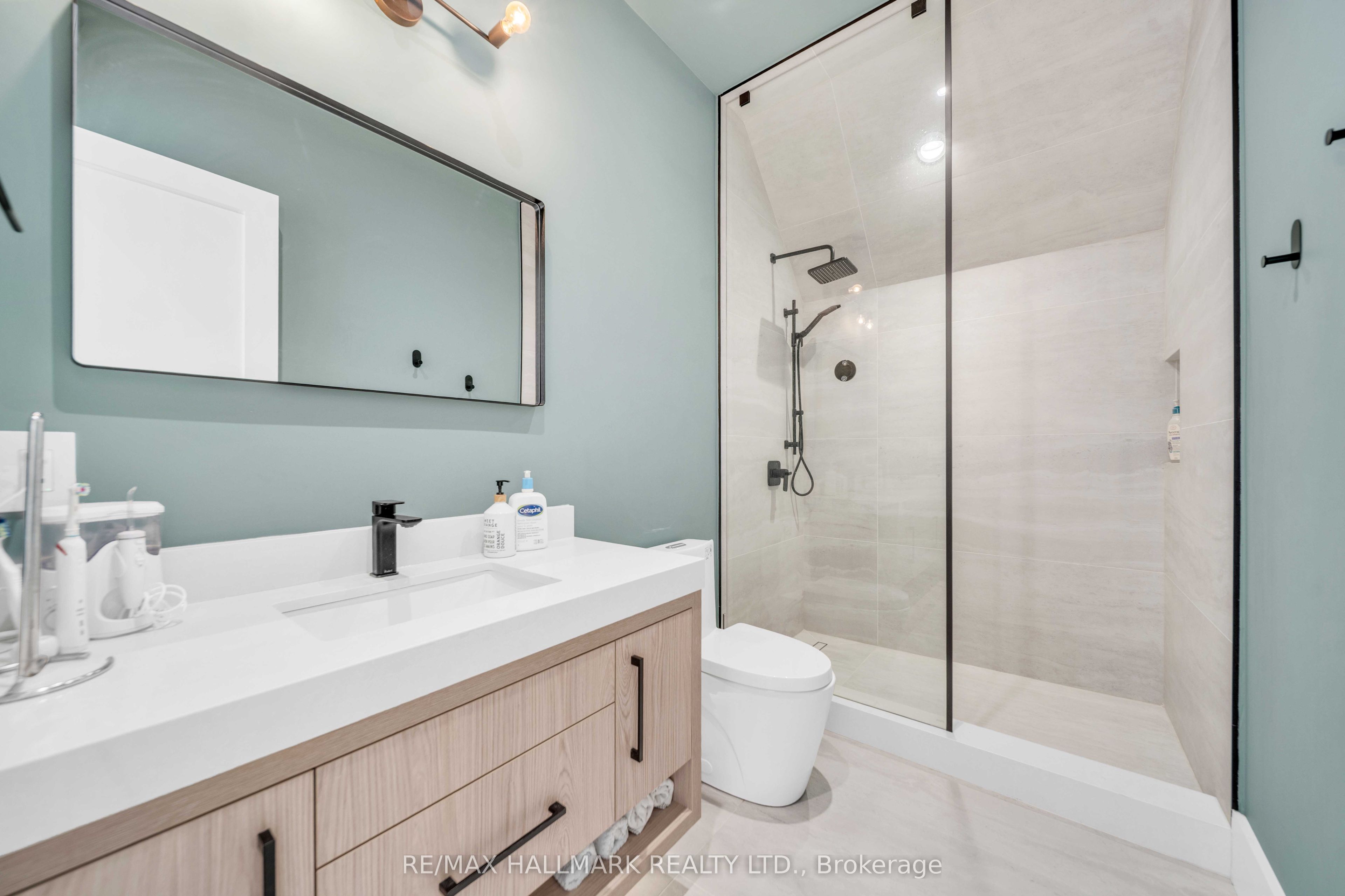 27 Collinson Boulevard Property Photo 20
