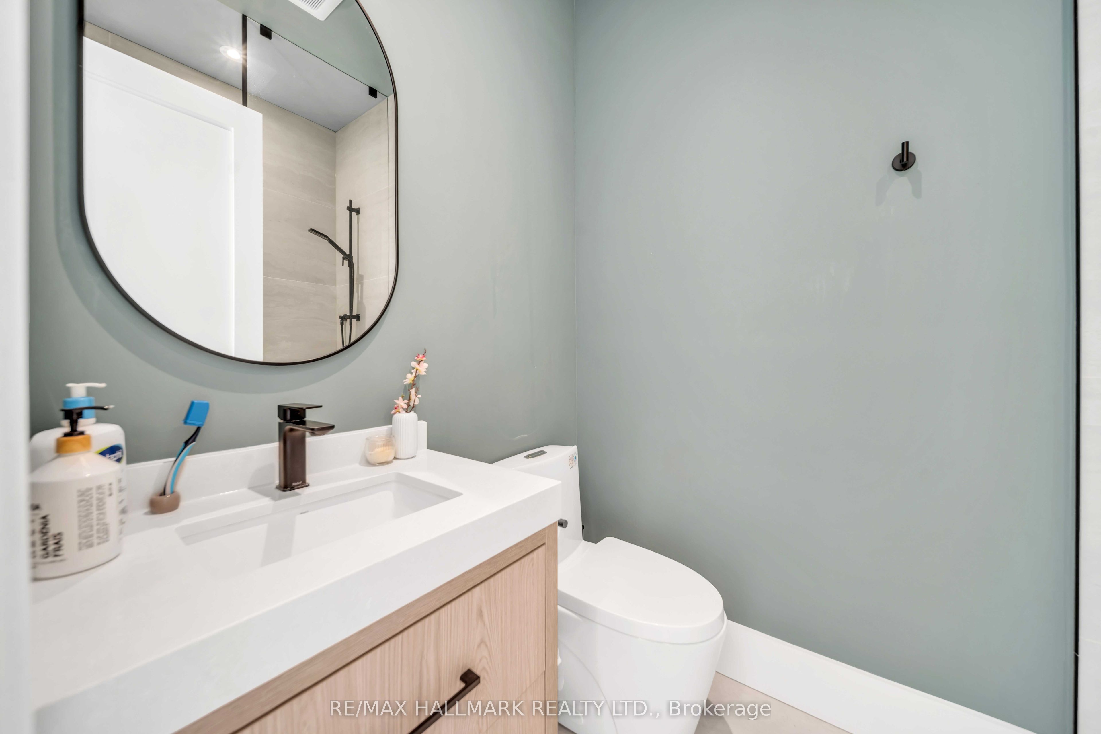 27 Collinson Boulevard Property Photo 25