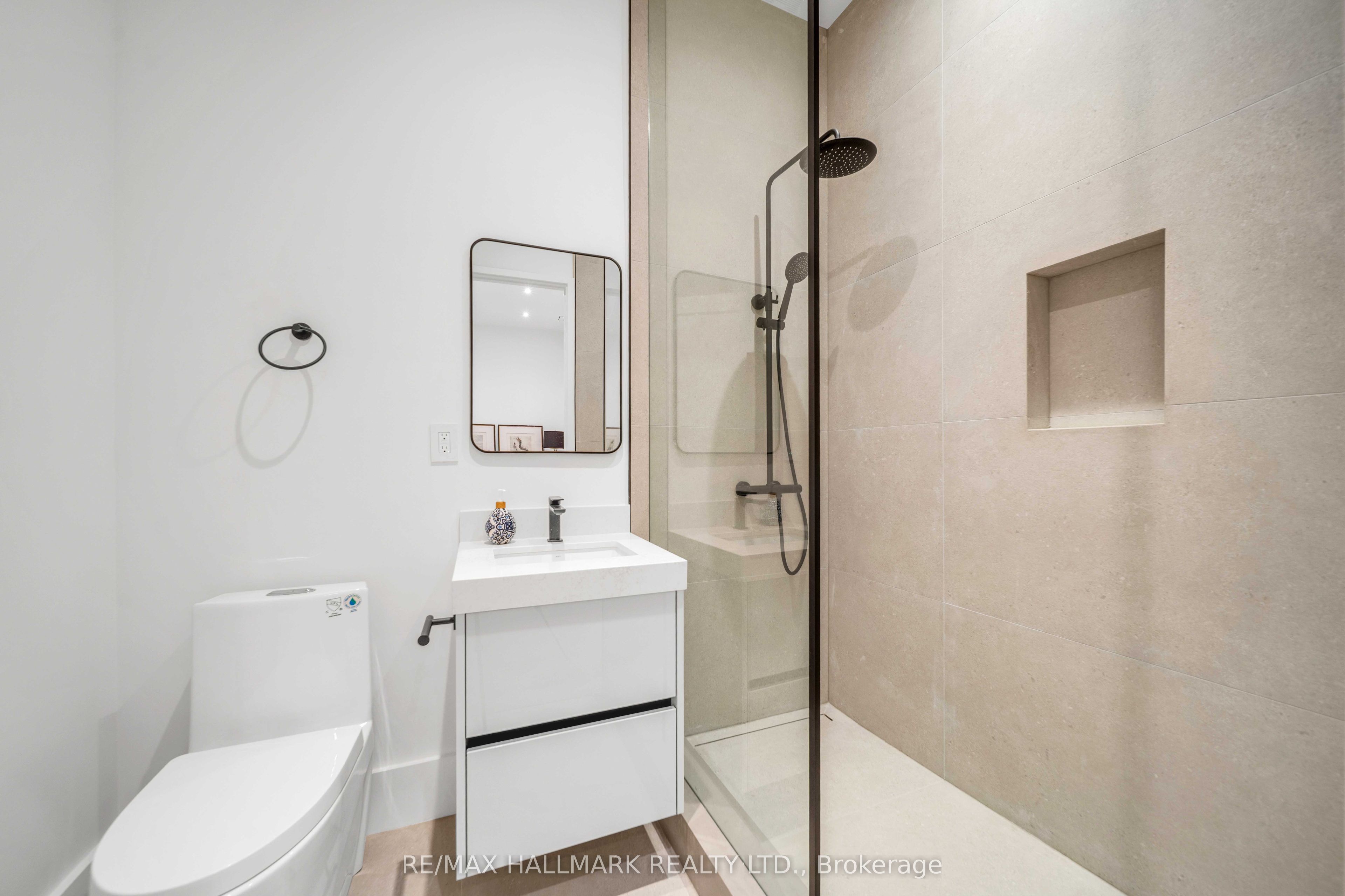 27 Collinson Boulevard Property Photo 34