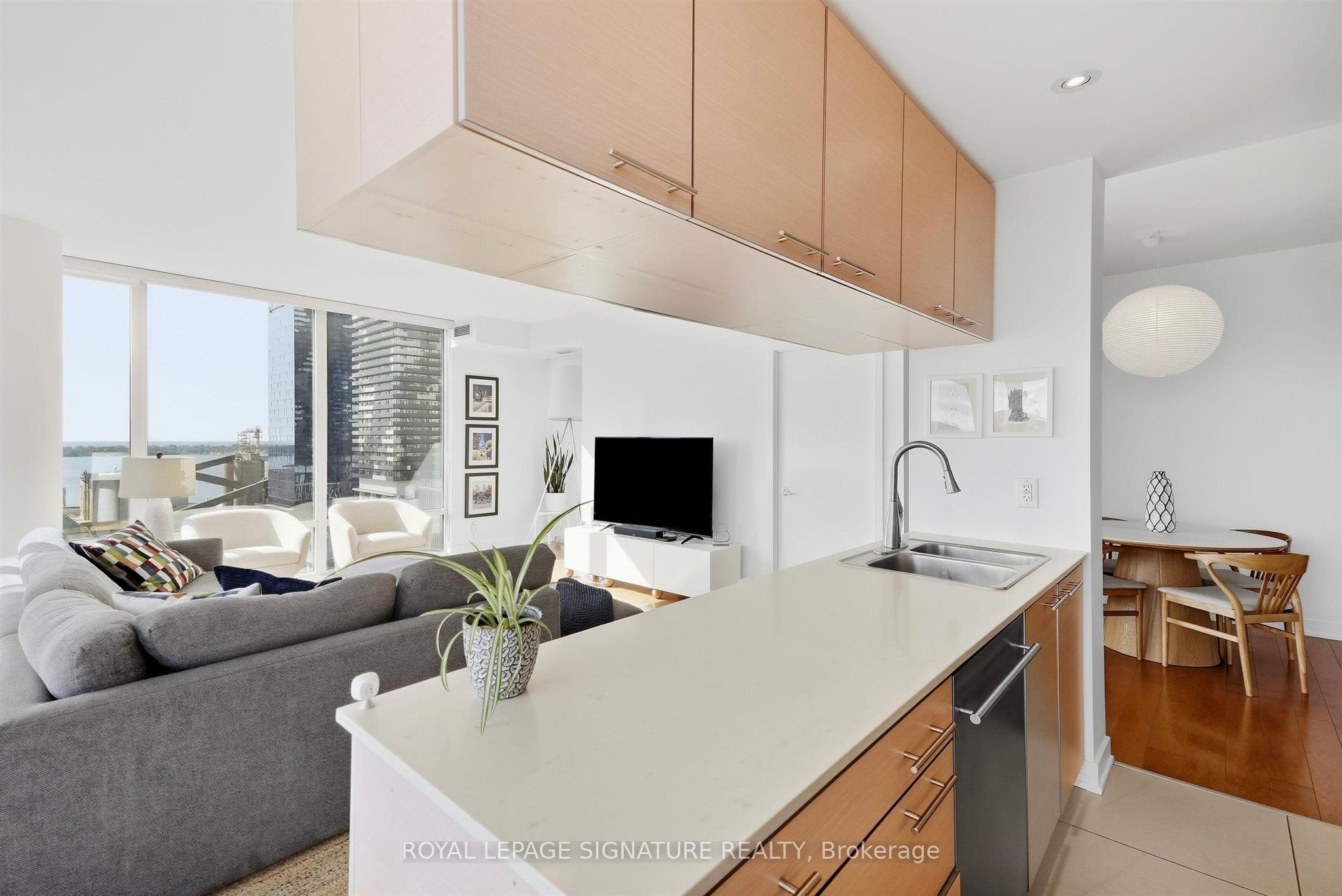 1 Market Street 1611 Property Photo 16
