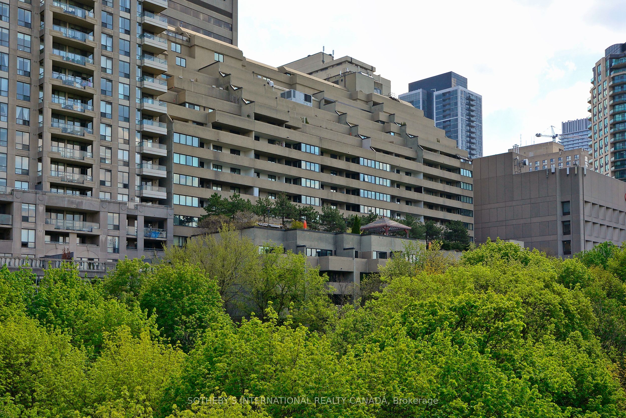 360 Bloor Street E Ph6 Property Photo 1