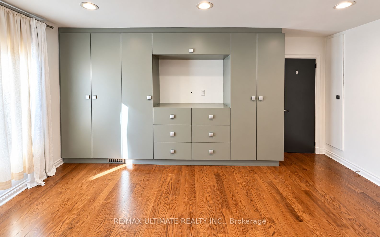 10 Noel Avenue Property Photo 16