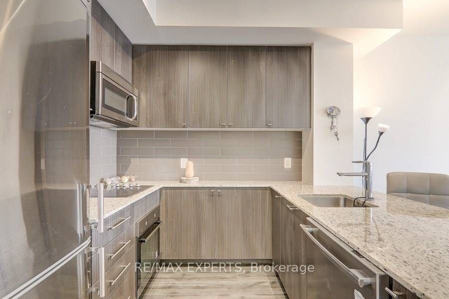 18 Rean Drive 607 Property Photo 4