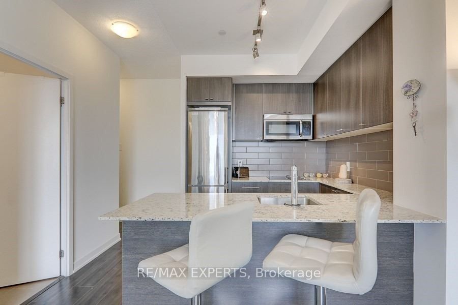 18 Rean Drive 607 Property Photo 6