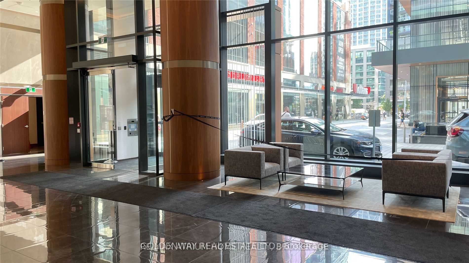 17 Bathurst Street 909 Property Photo 3