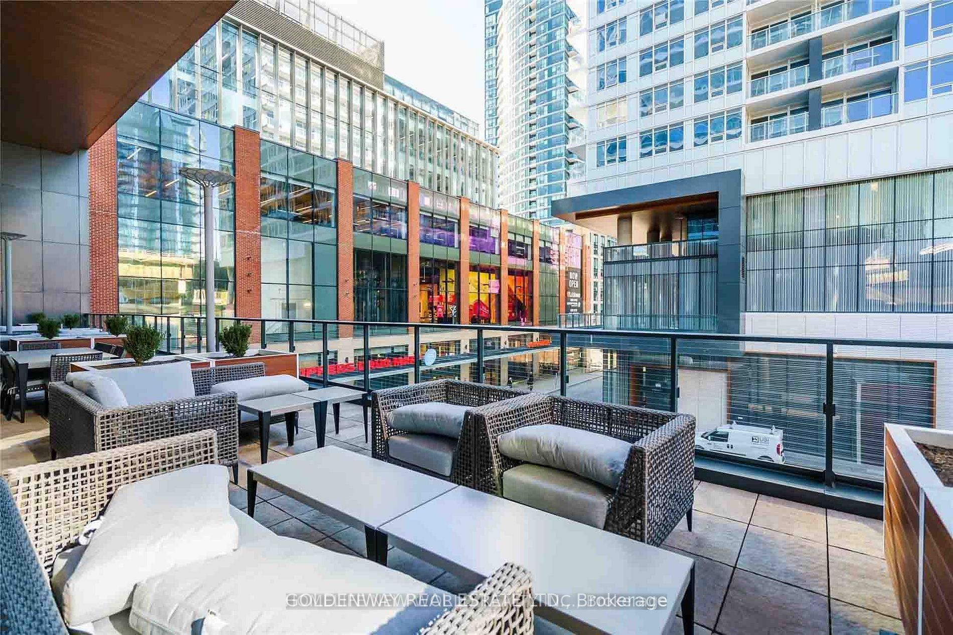 17 Bathurst Street 909 Property Photo 4
