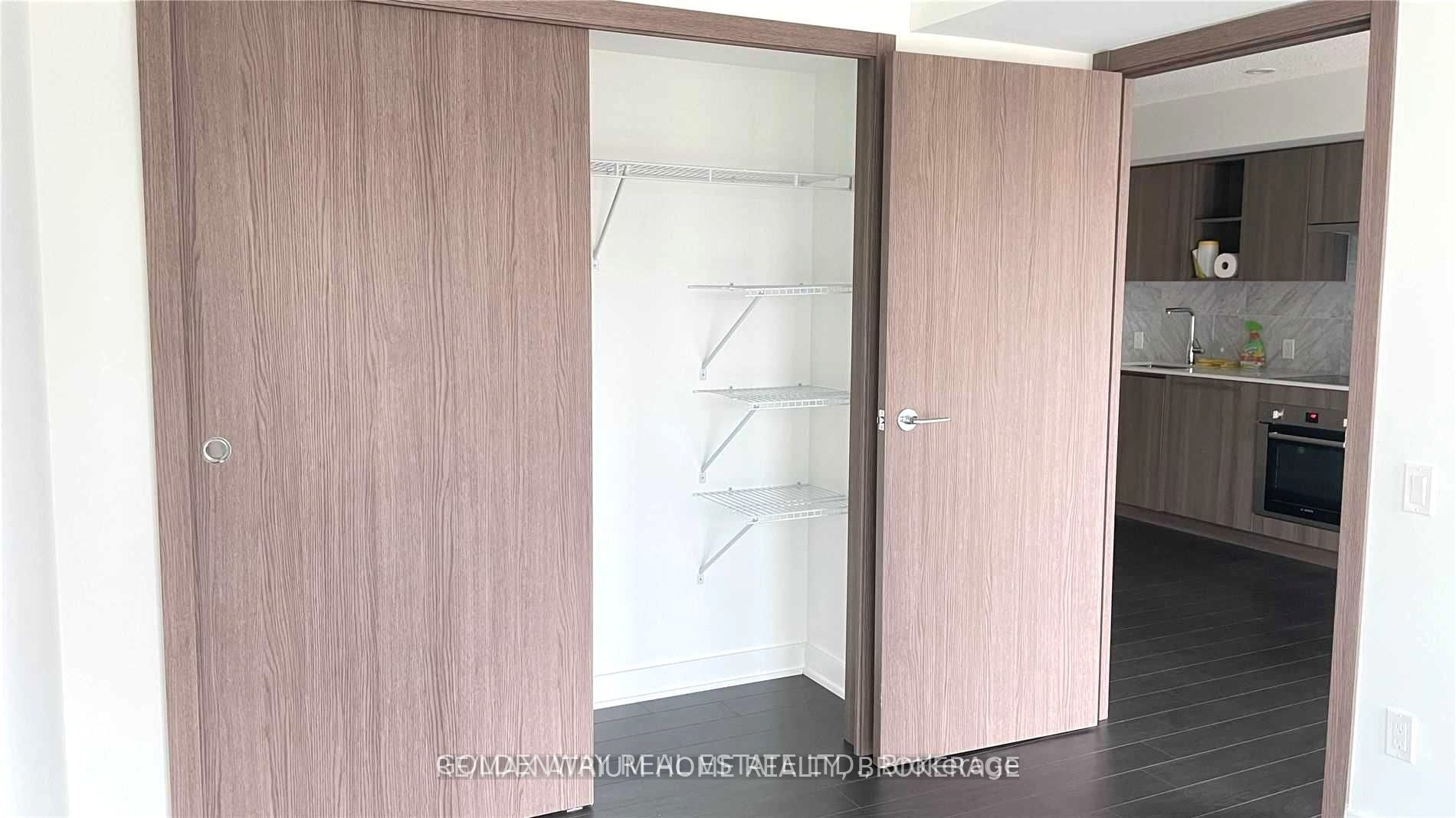 17 Bathurst Street 909 Property Photo 10