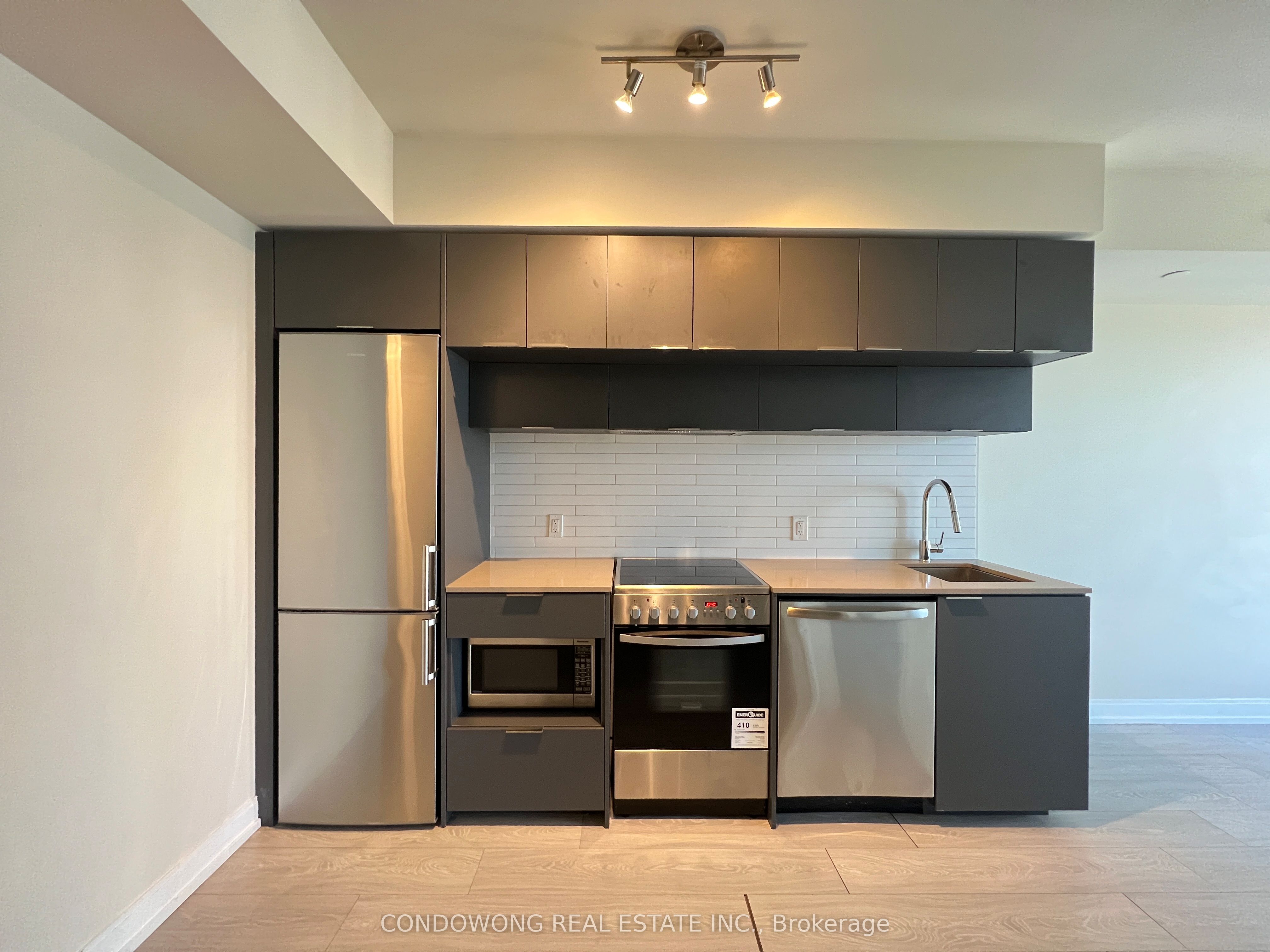 181 Dundas Street E 4101 Property Photo 2