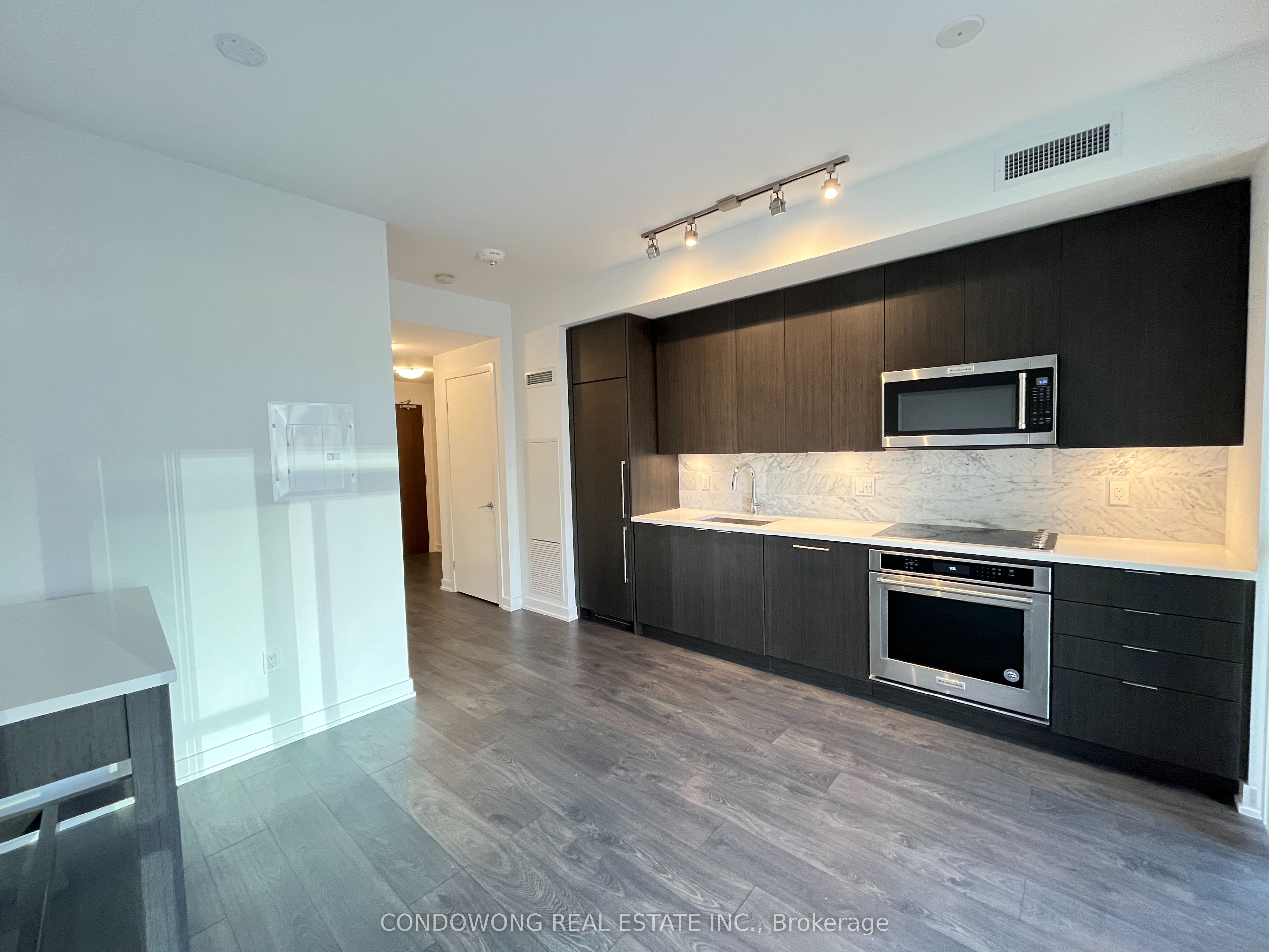 38 Iannuzzi Street 1003 Property Photo 2