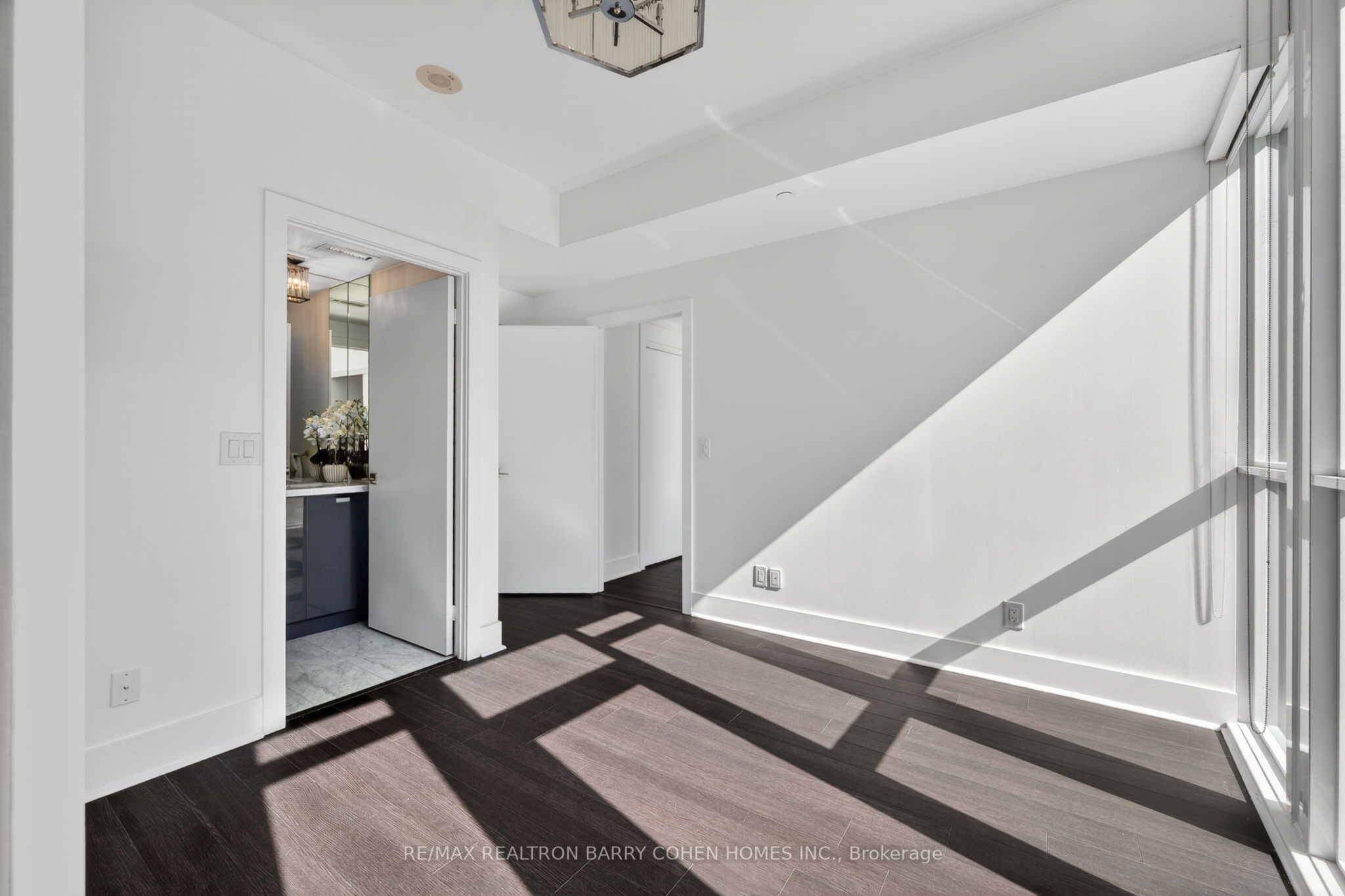 32 Davenport Road 303 Property Photo 12