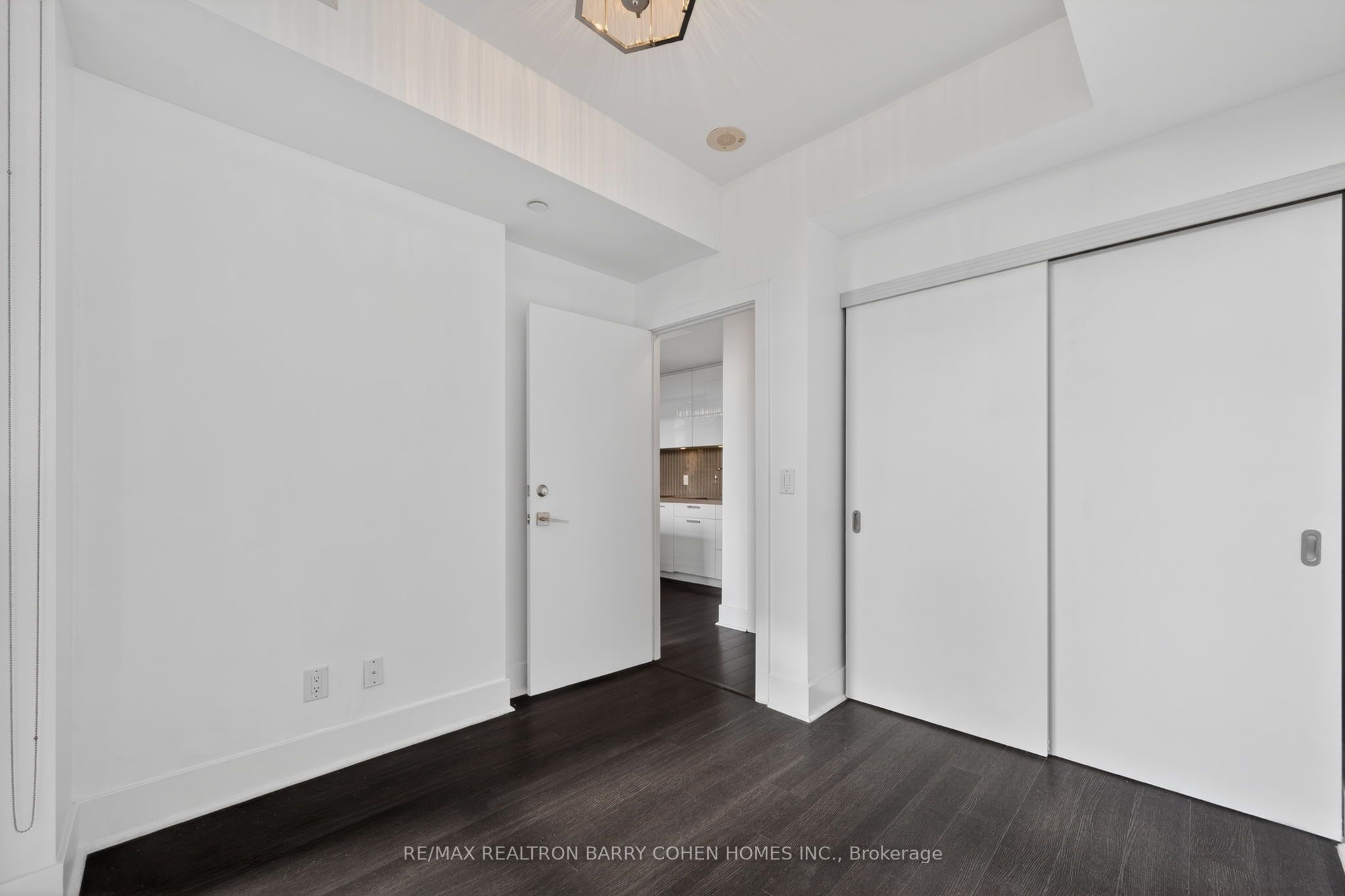 32 Davenport Road 303 Property Photo 14