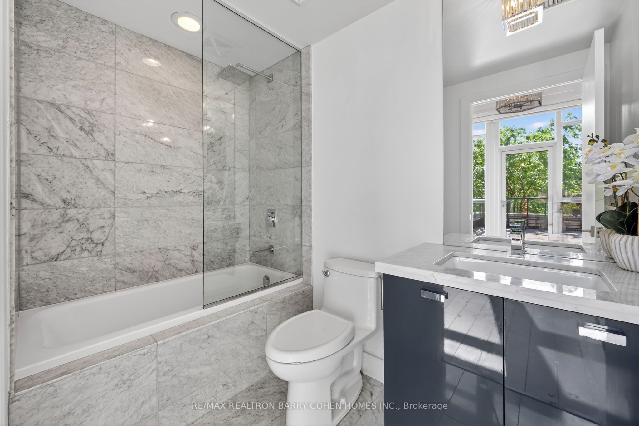 32 Davenport Road 303 Property Photo 15