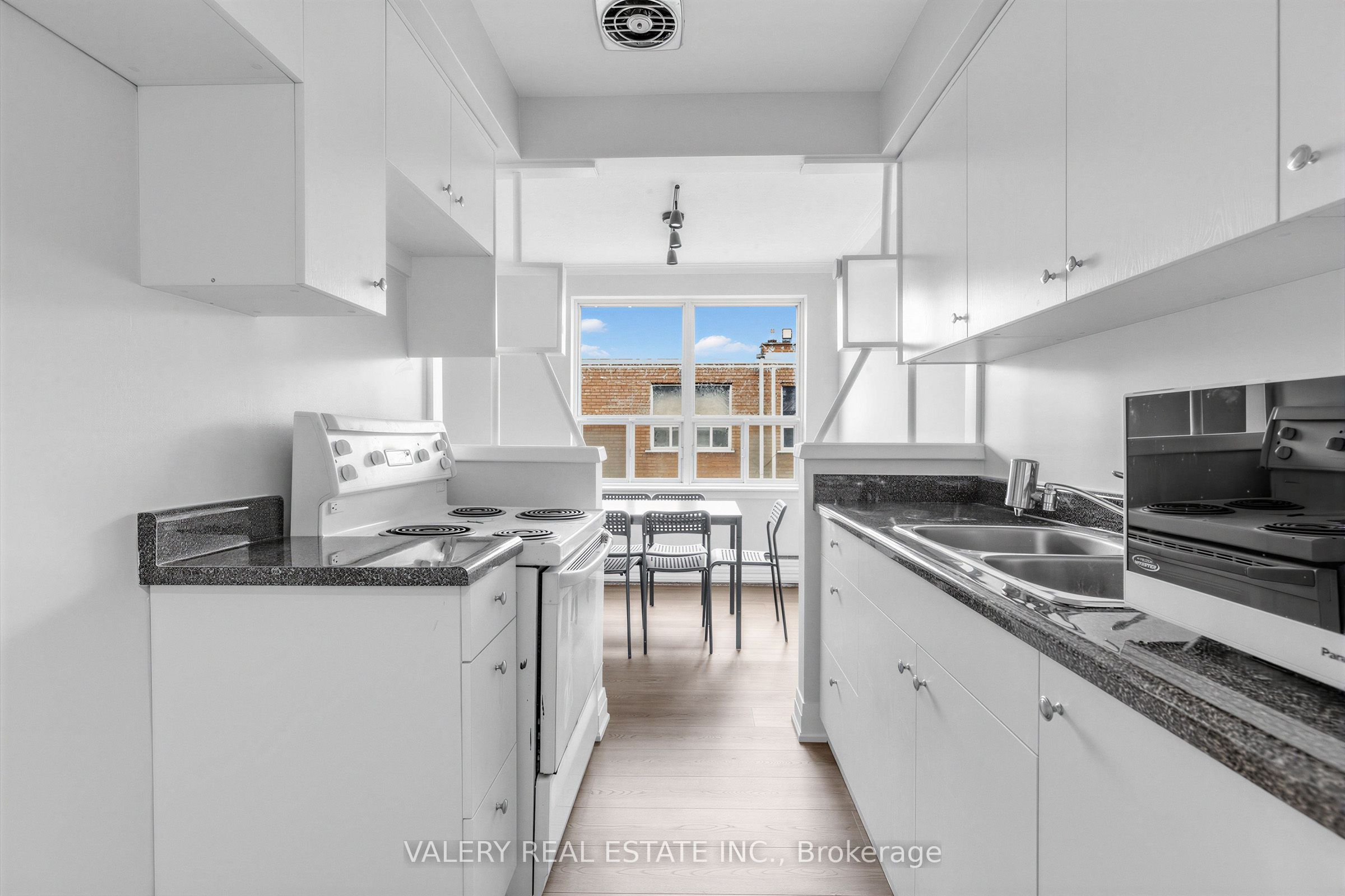 12 Westgate Boulevard 5 Property Photo 4