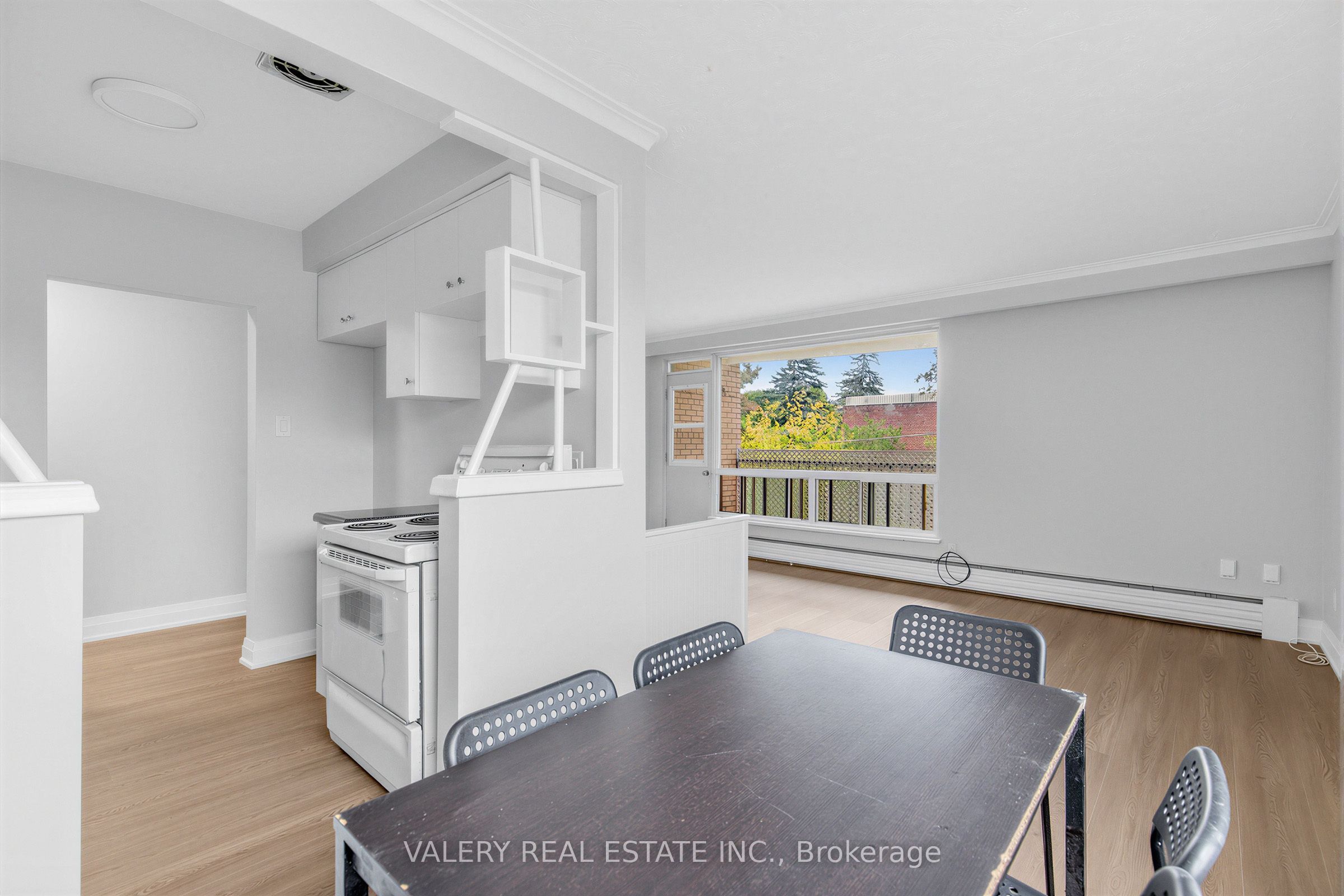 12 Westgate Boulevard 5 Property Photo 6