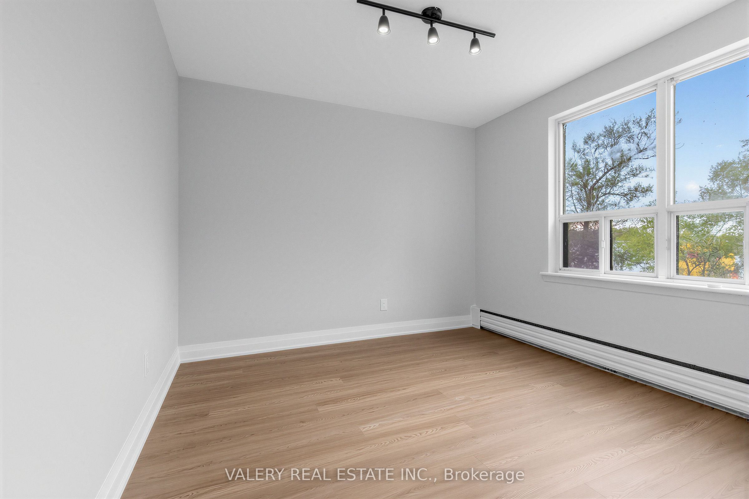 12 Westgate Boulevard 5 Property Photo 9